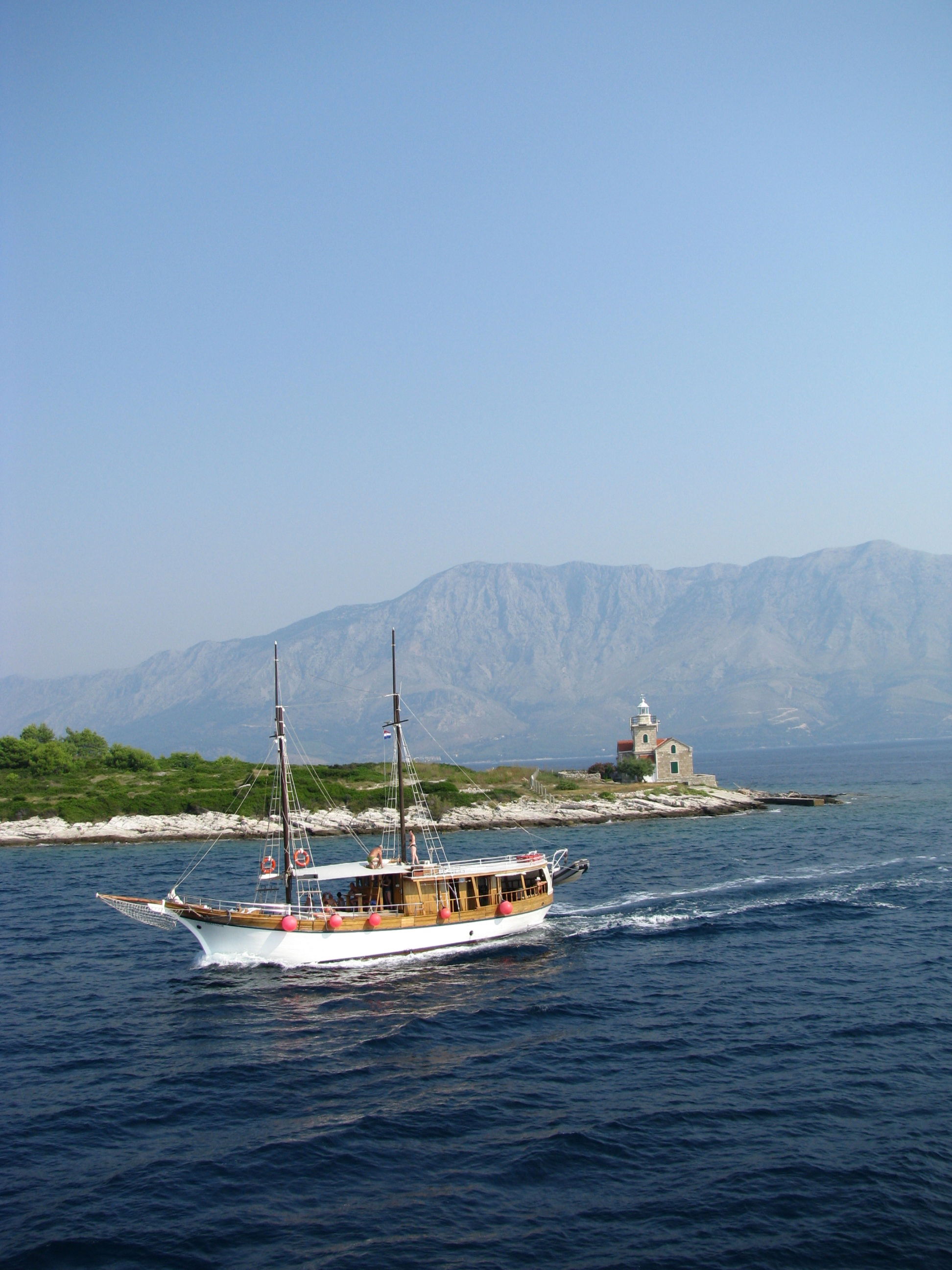 Faro de Sućuraj, por Lonifasiko