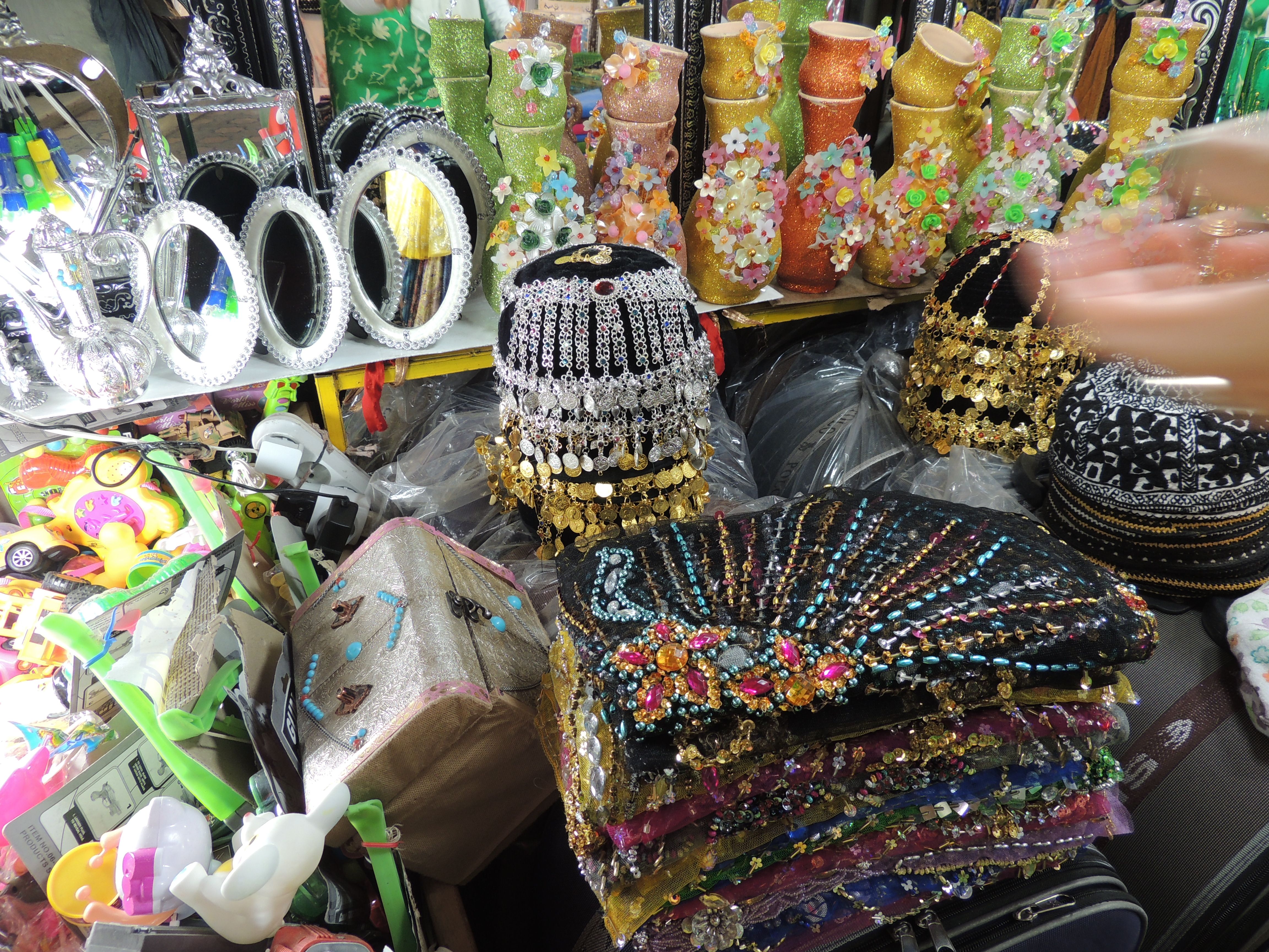 Your Comprehensive Guide To Ethnic Shopping In Dadar | WhatsHot Mumbai