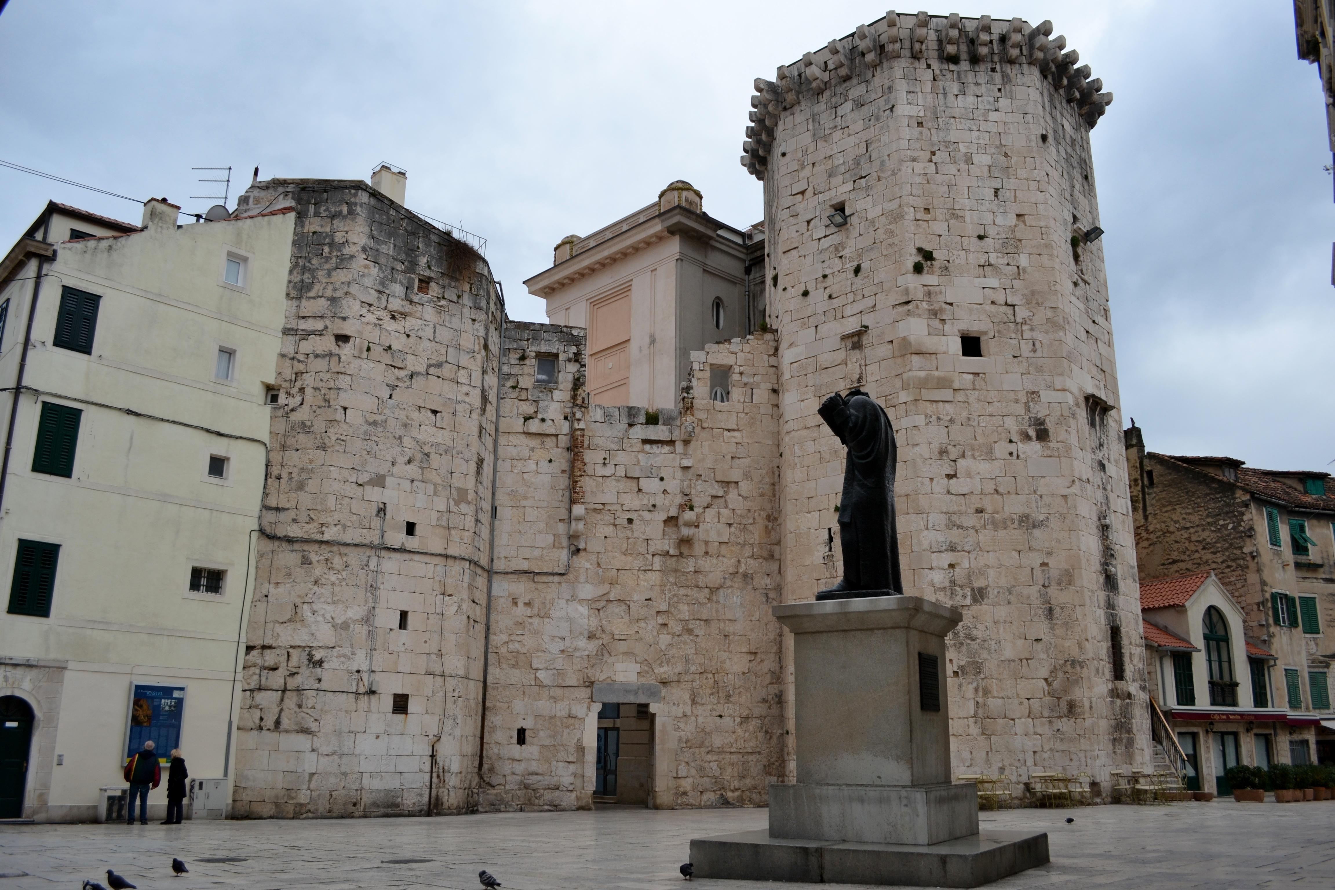 Las encantadoras plazas de Split que no te puedes perder