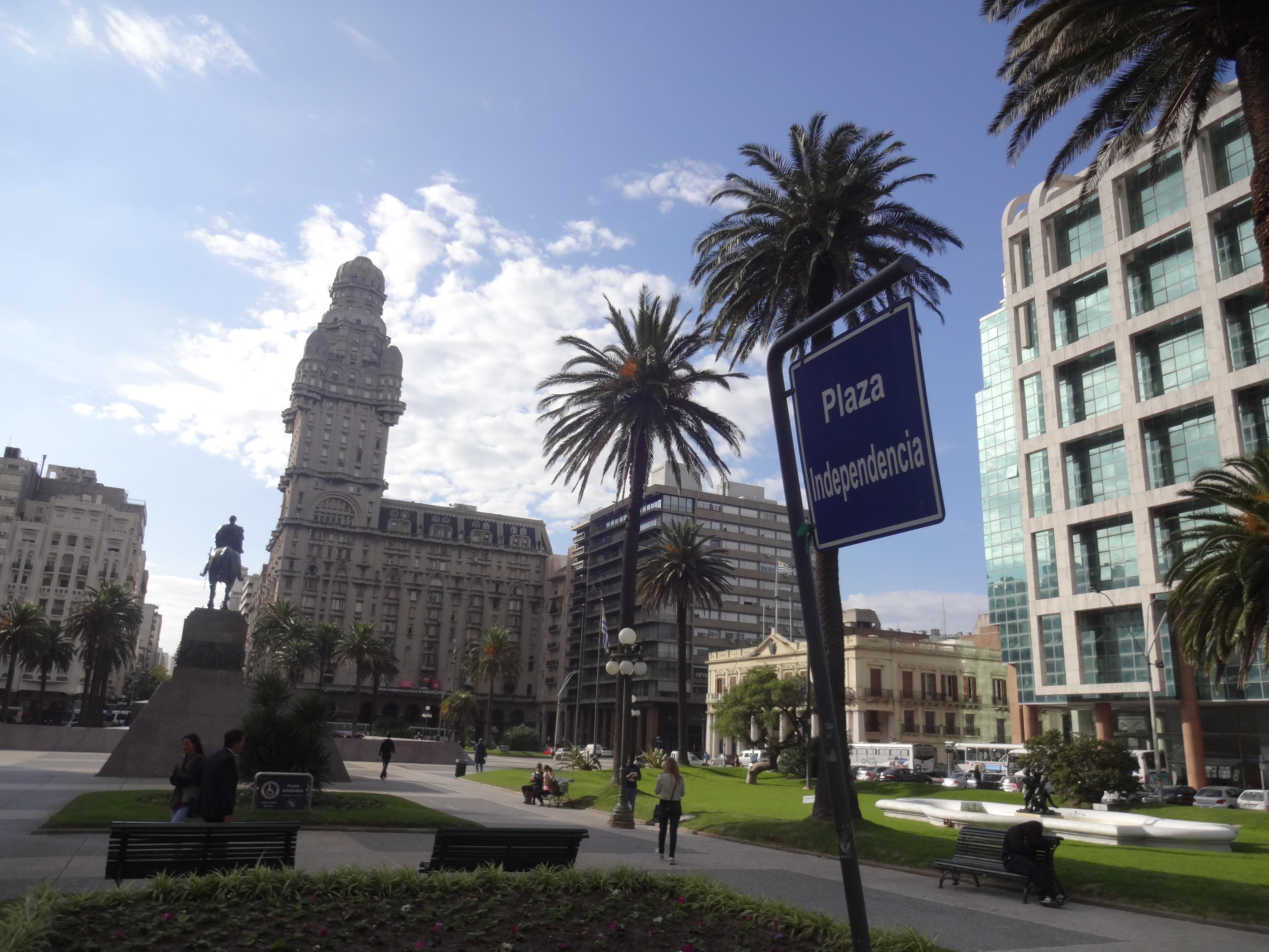 Plazas en Montevideo: un recorrido por los espacios que enamoran