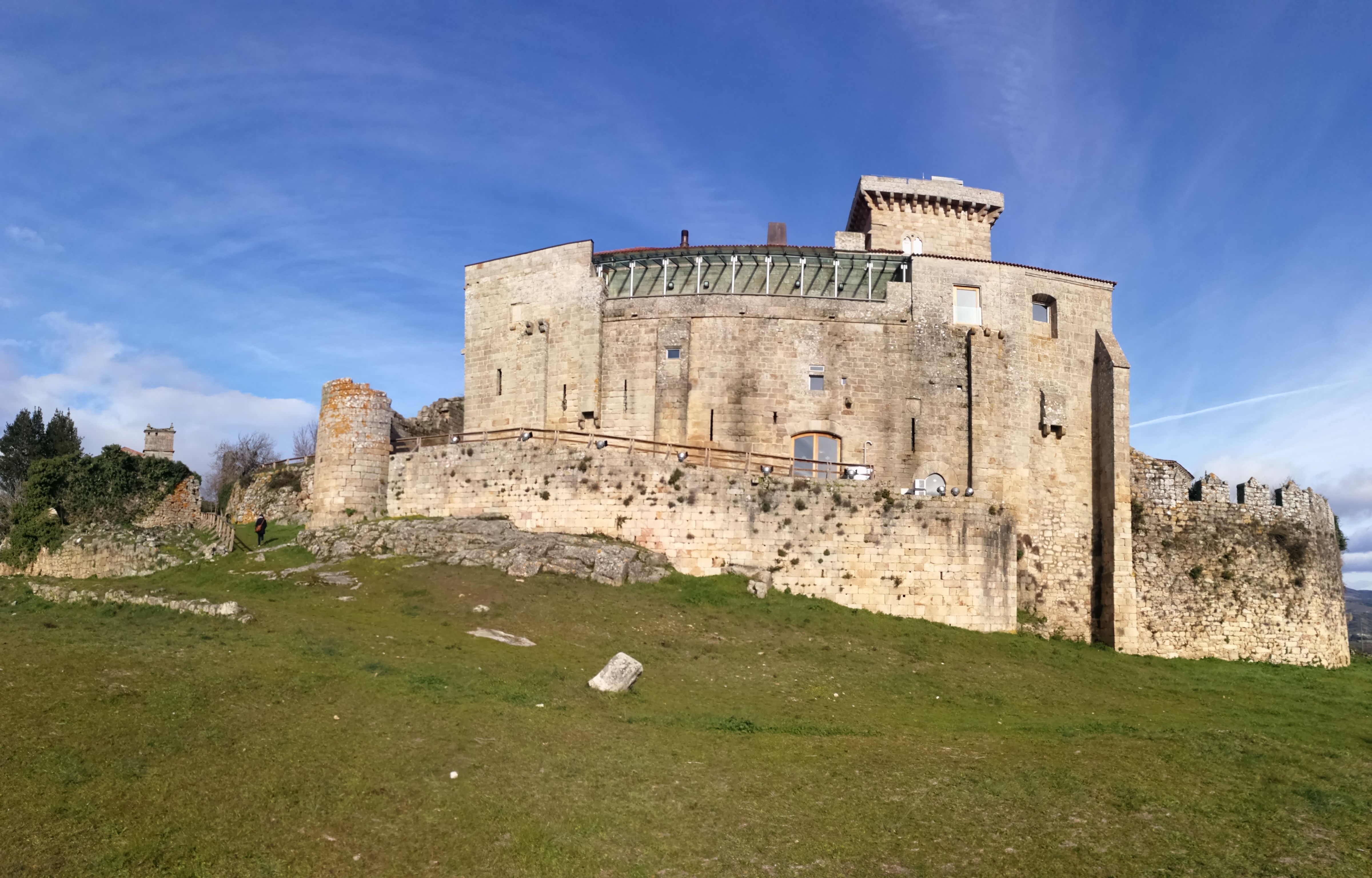 Castillos en Orense que encantan: descubre su legado histórico