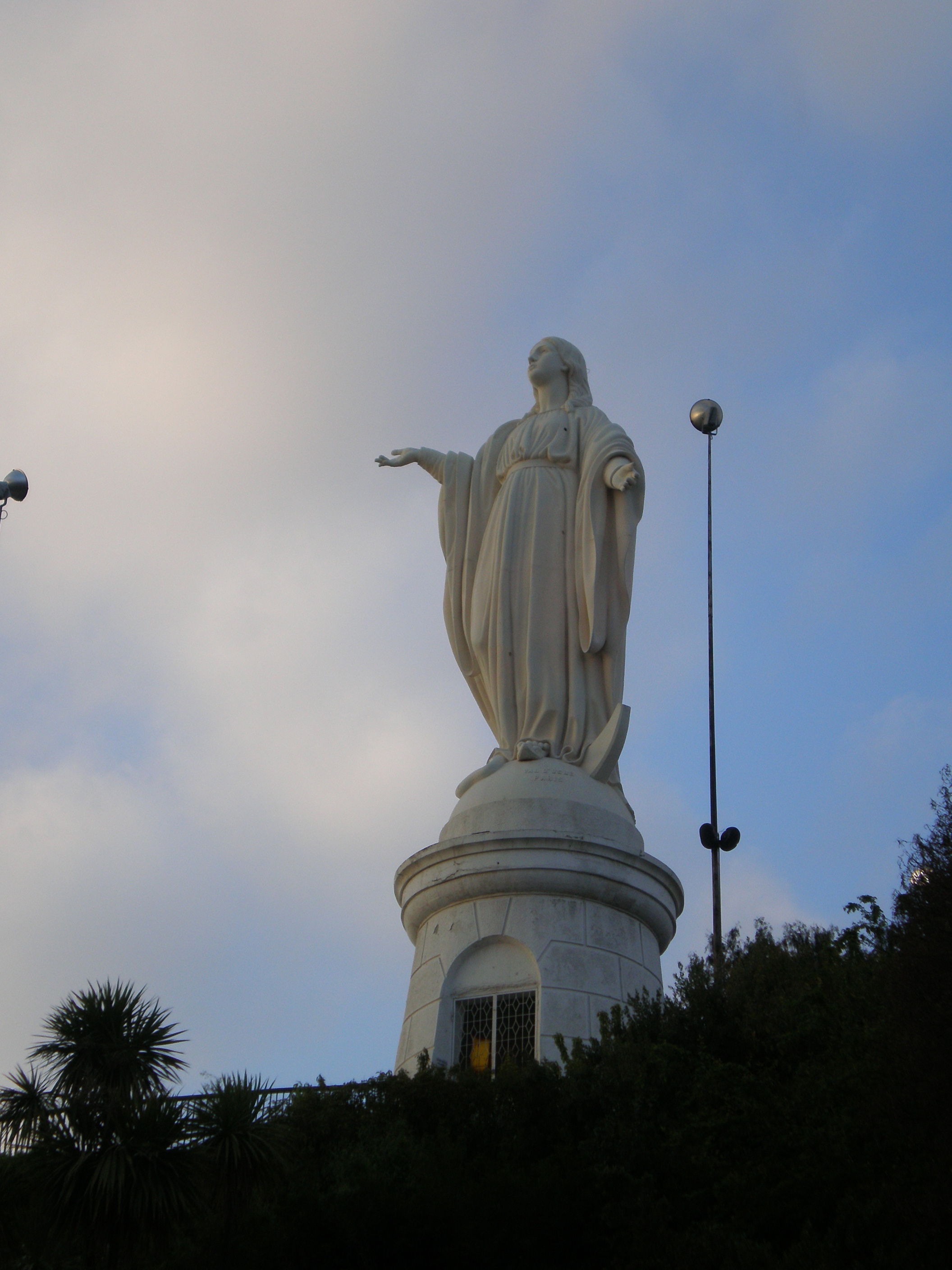 Vírgen del Cerro San Cristóbal, por Pandora