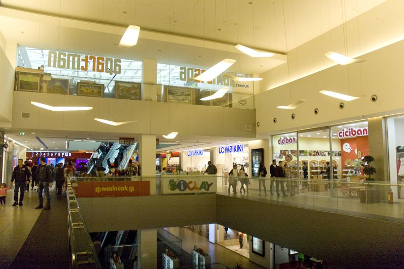 Centro Comercial Ušće - Ušće Shopping Center, por Sebastian Muñoz