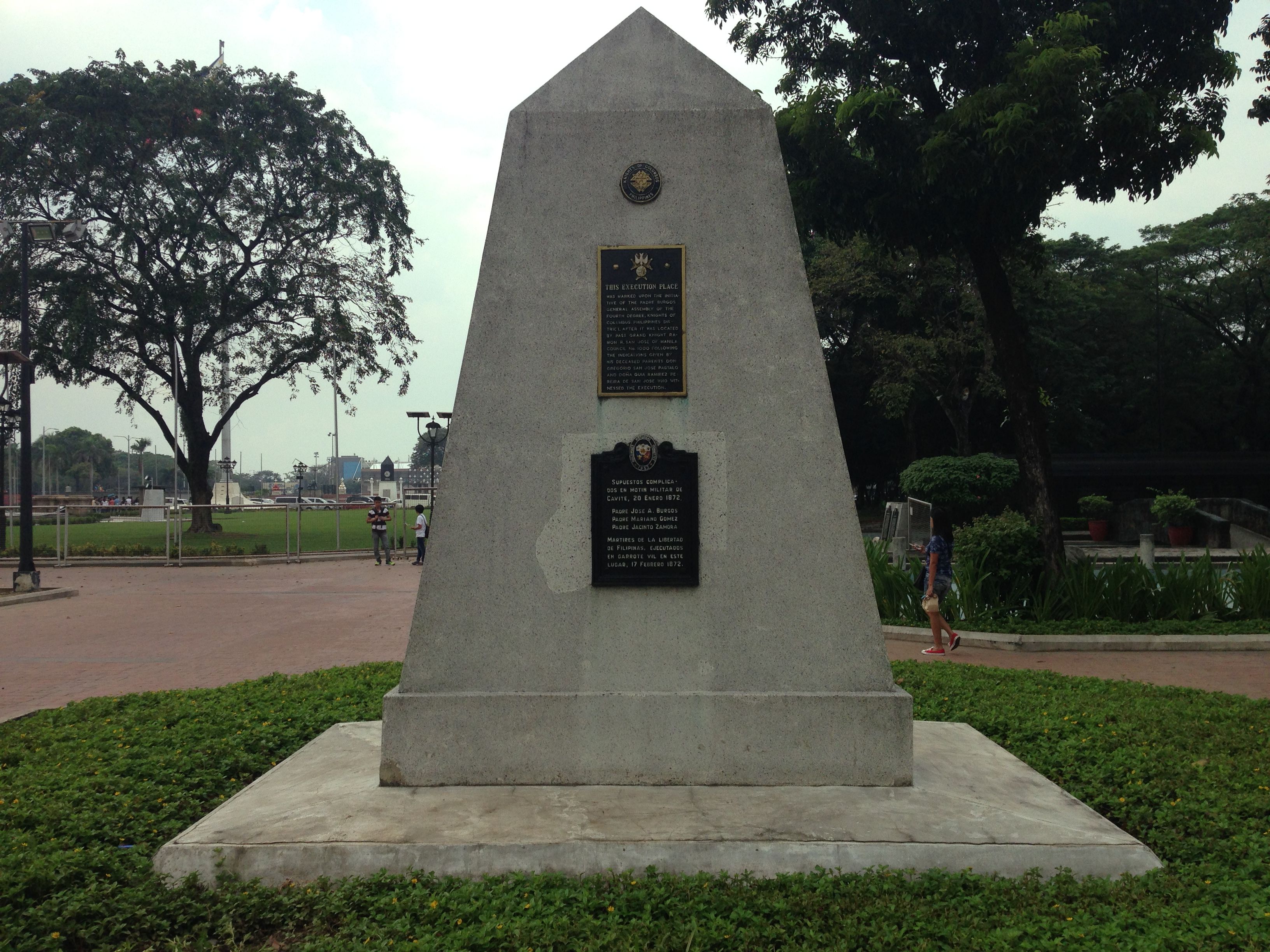 Monumento a Gomburza, por Fernando Rutia