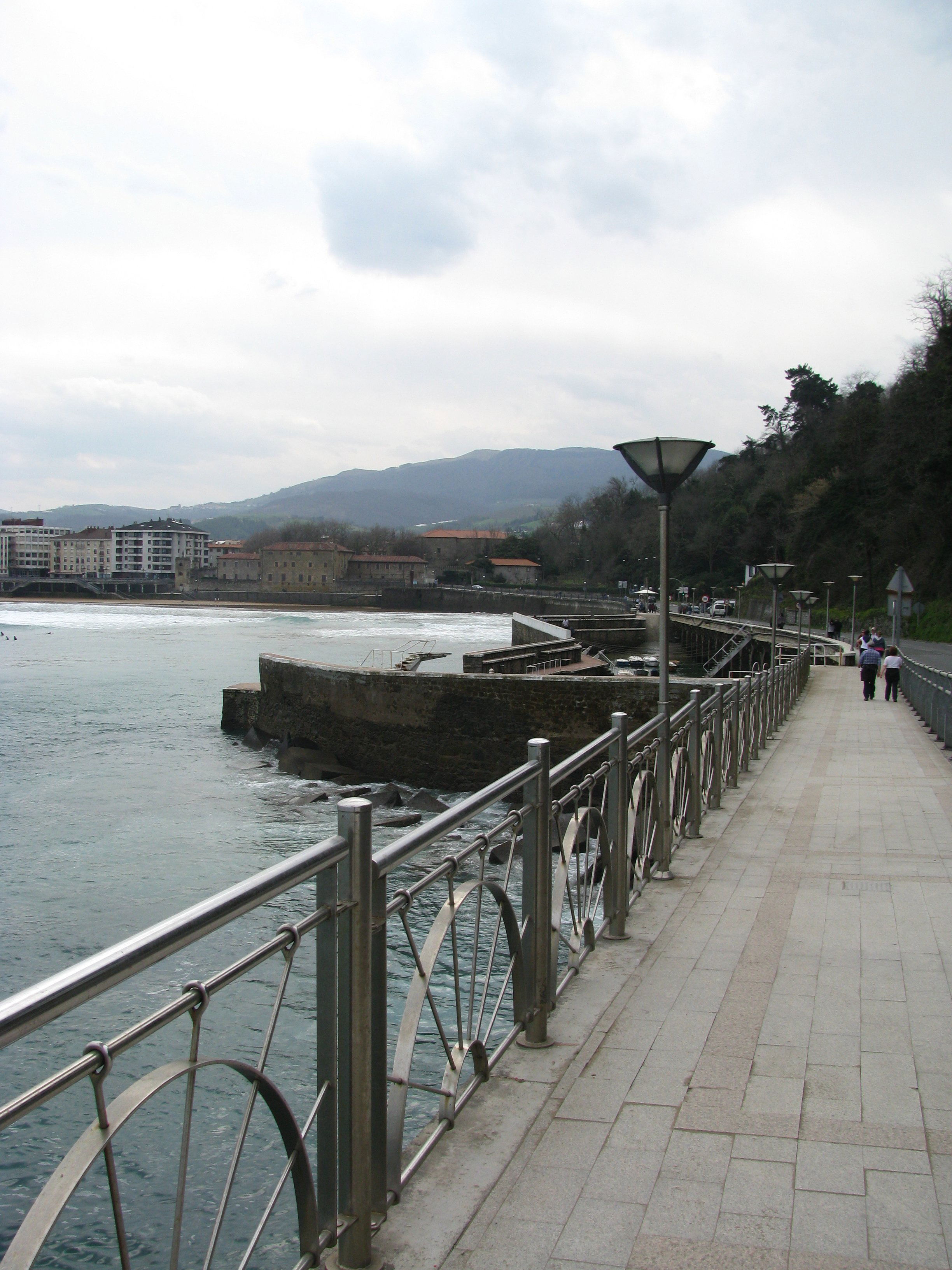 Paseo costero entre Zarautz y Getaria, por Lonifasiko
