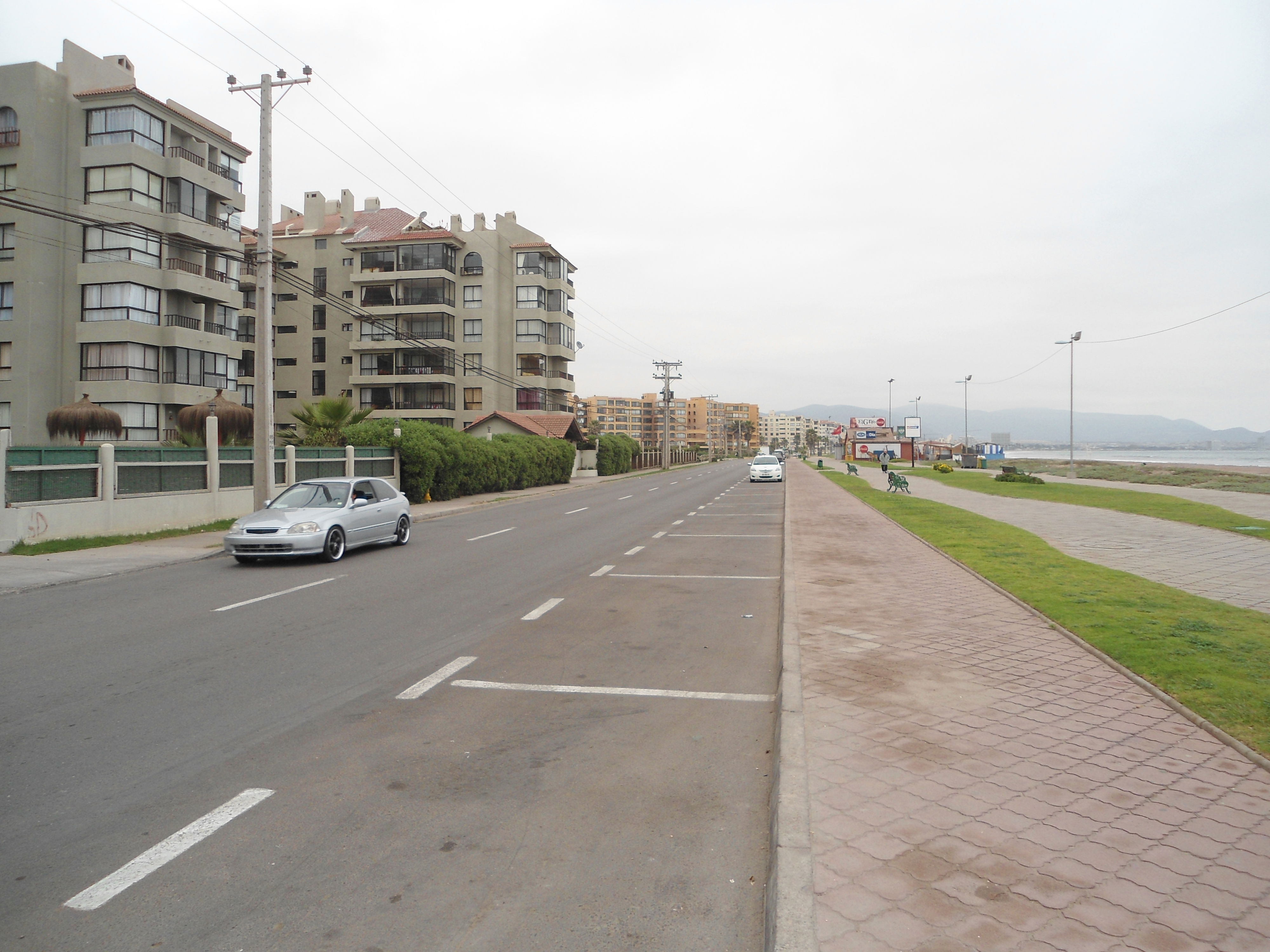 Avenida del mar, por Marie & Matt
