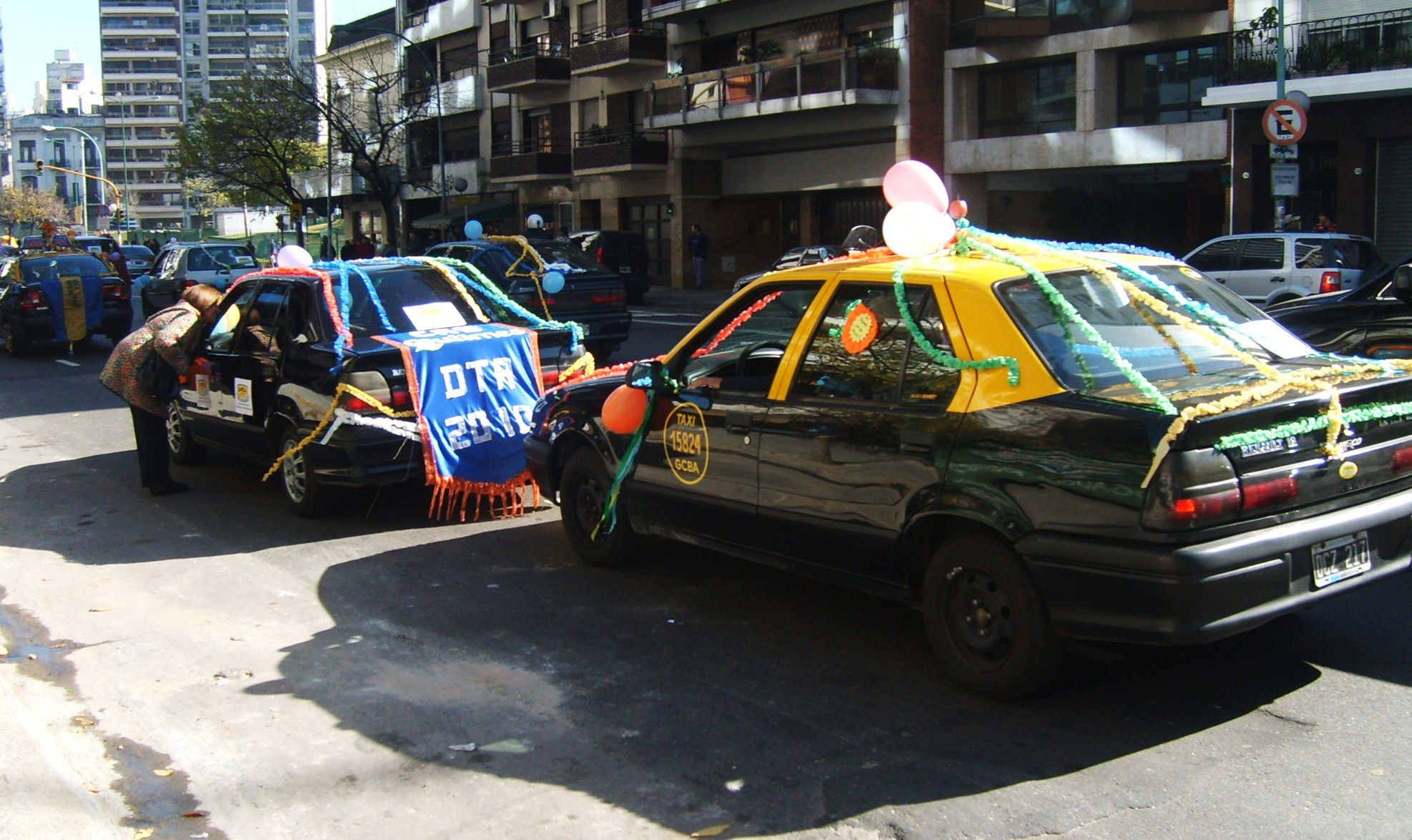 Caravana Taxistas a Beneficio Hospital Gutierrez, por MELITHA  BLASCO