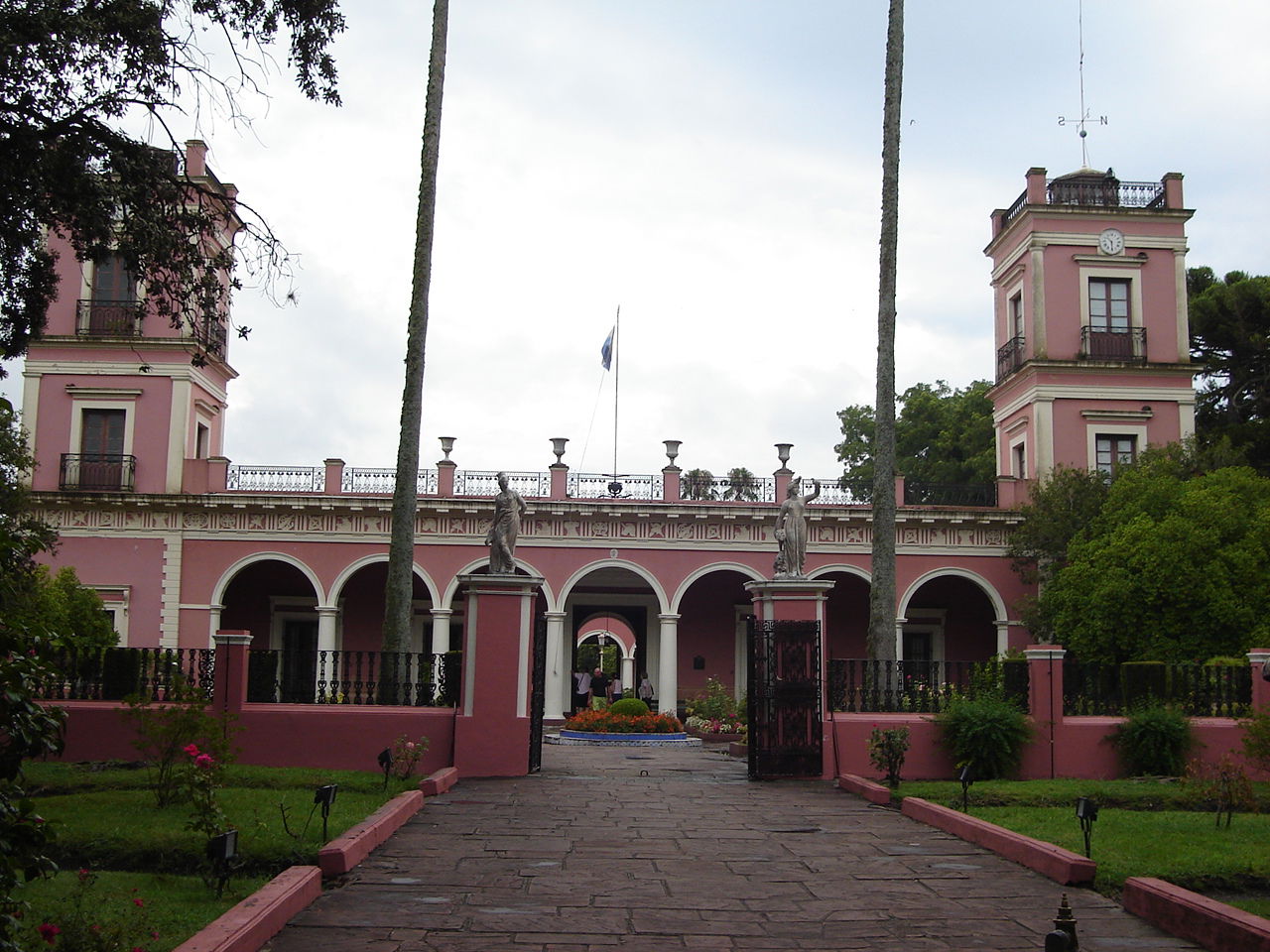 Palacio San José, por julianna