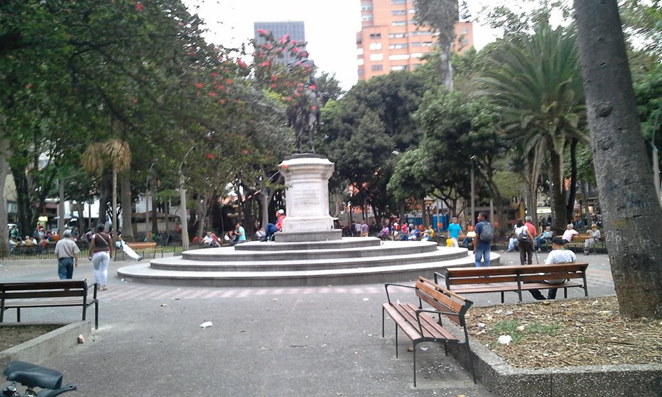 Parque de Bolivar, por César - Mochilero