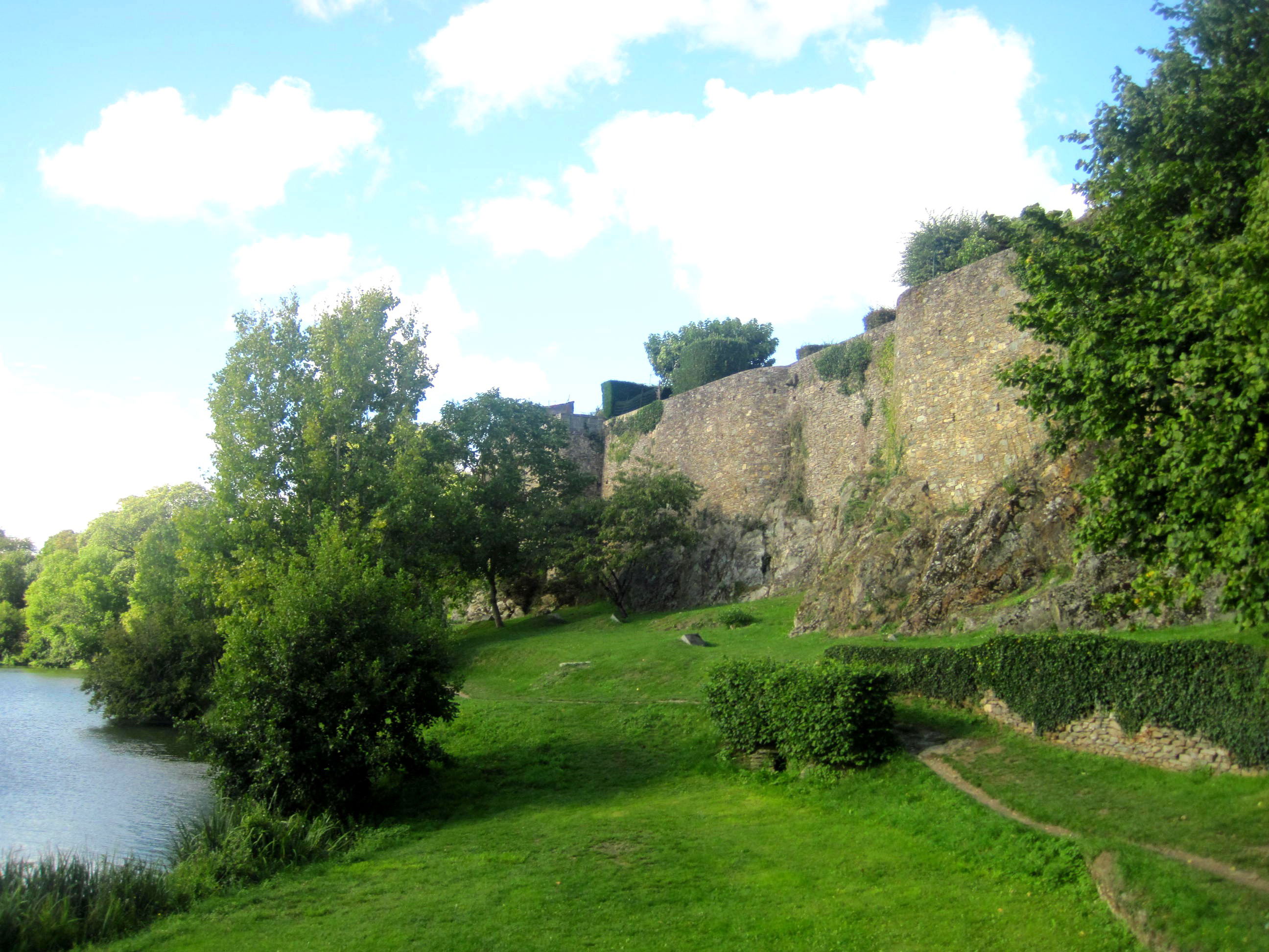 Murallas de Vouvant, por Leo