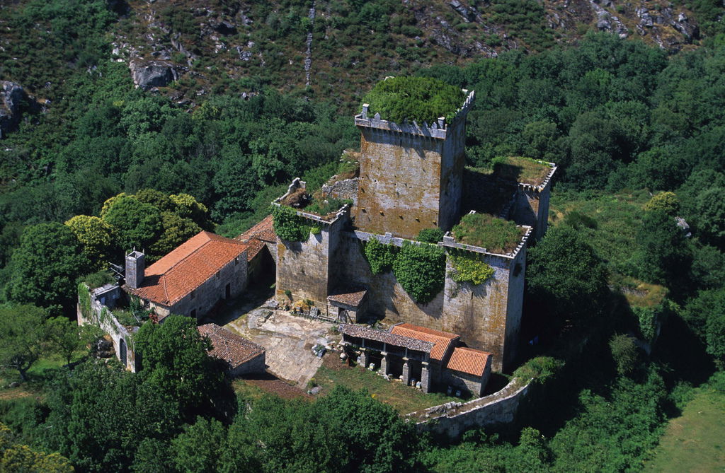 Castillo de Pambre, por Camiños Dos Sabores Galicia