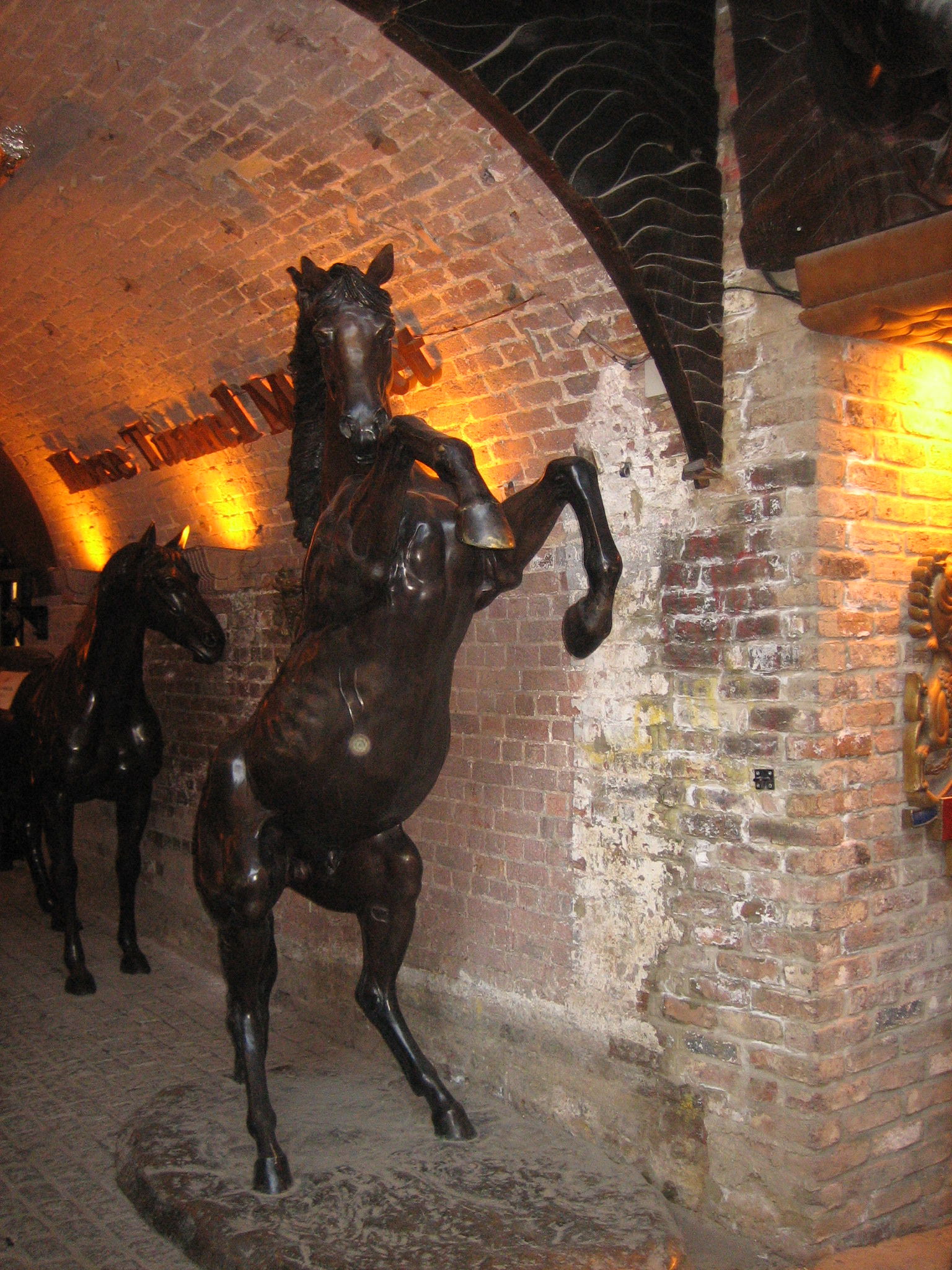 Horse Tunnel Market, por aierim
