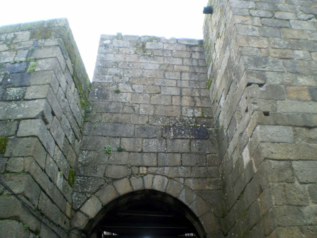 Porta da Vila, por Lala