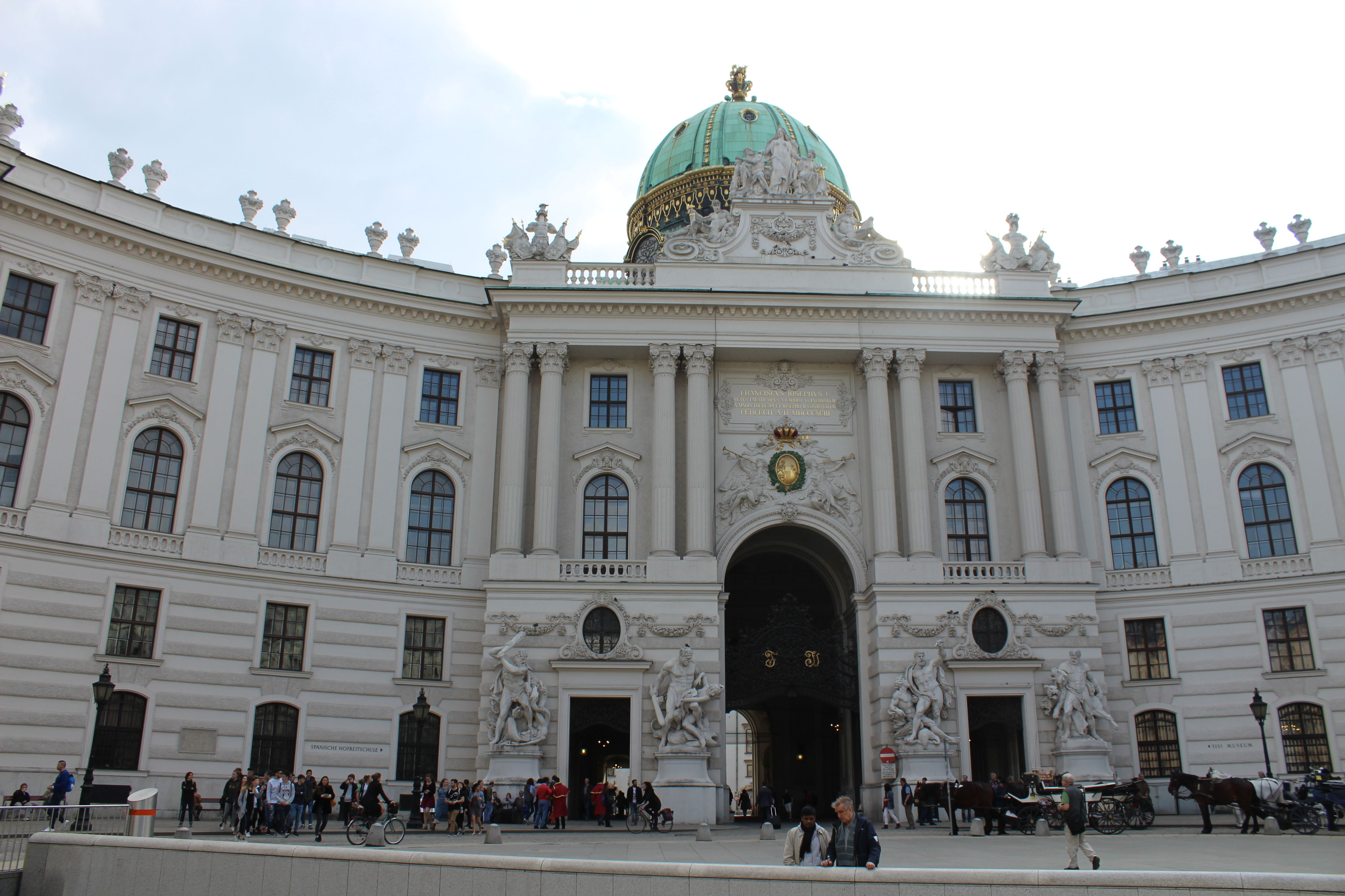 Descubre las plazas con más encanto de Viena y su historia fascinante