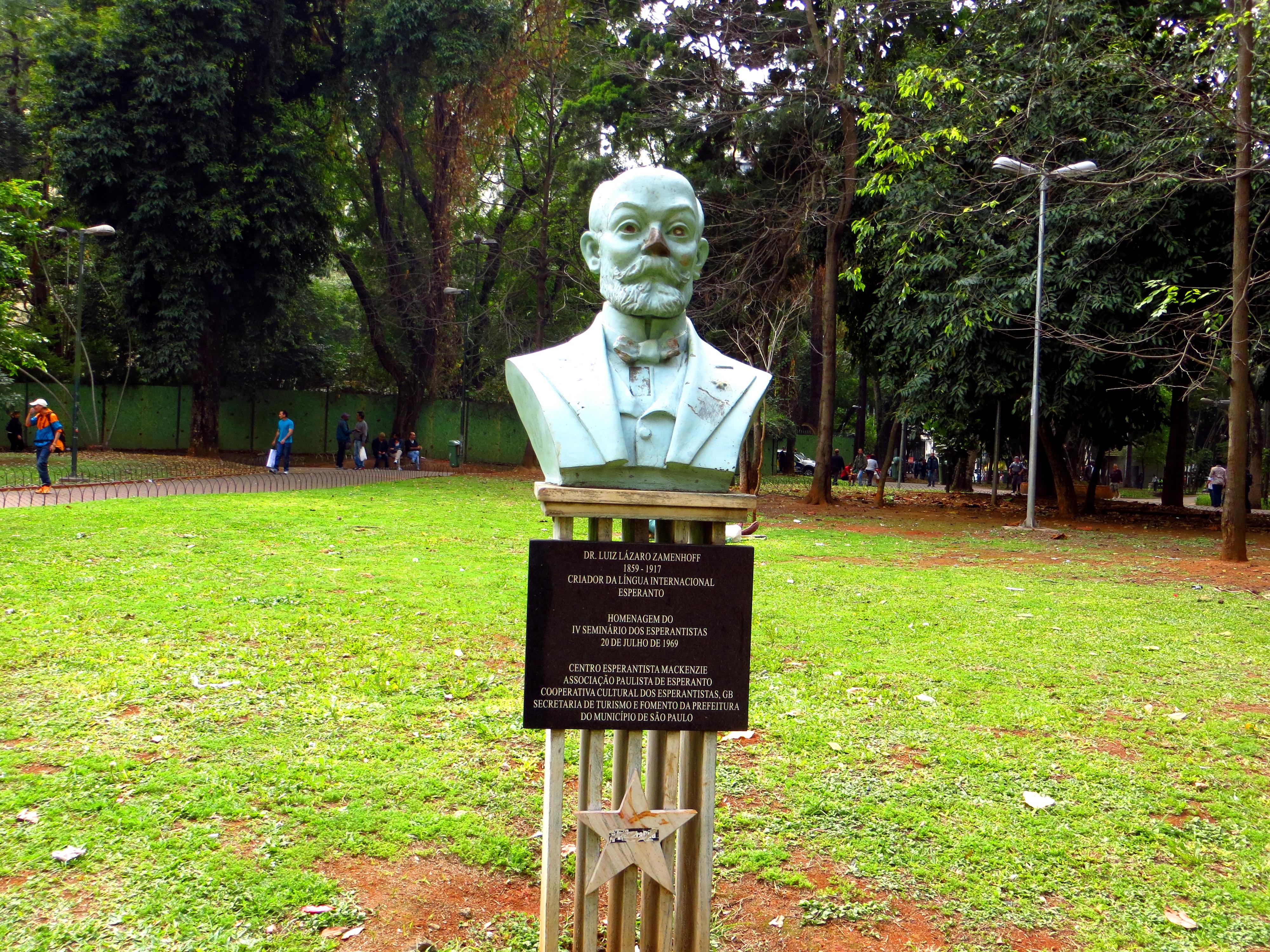 Monumento ao criador da Língua Esperanto, por Cleide Isabel