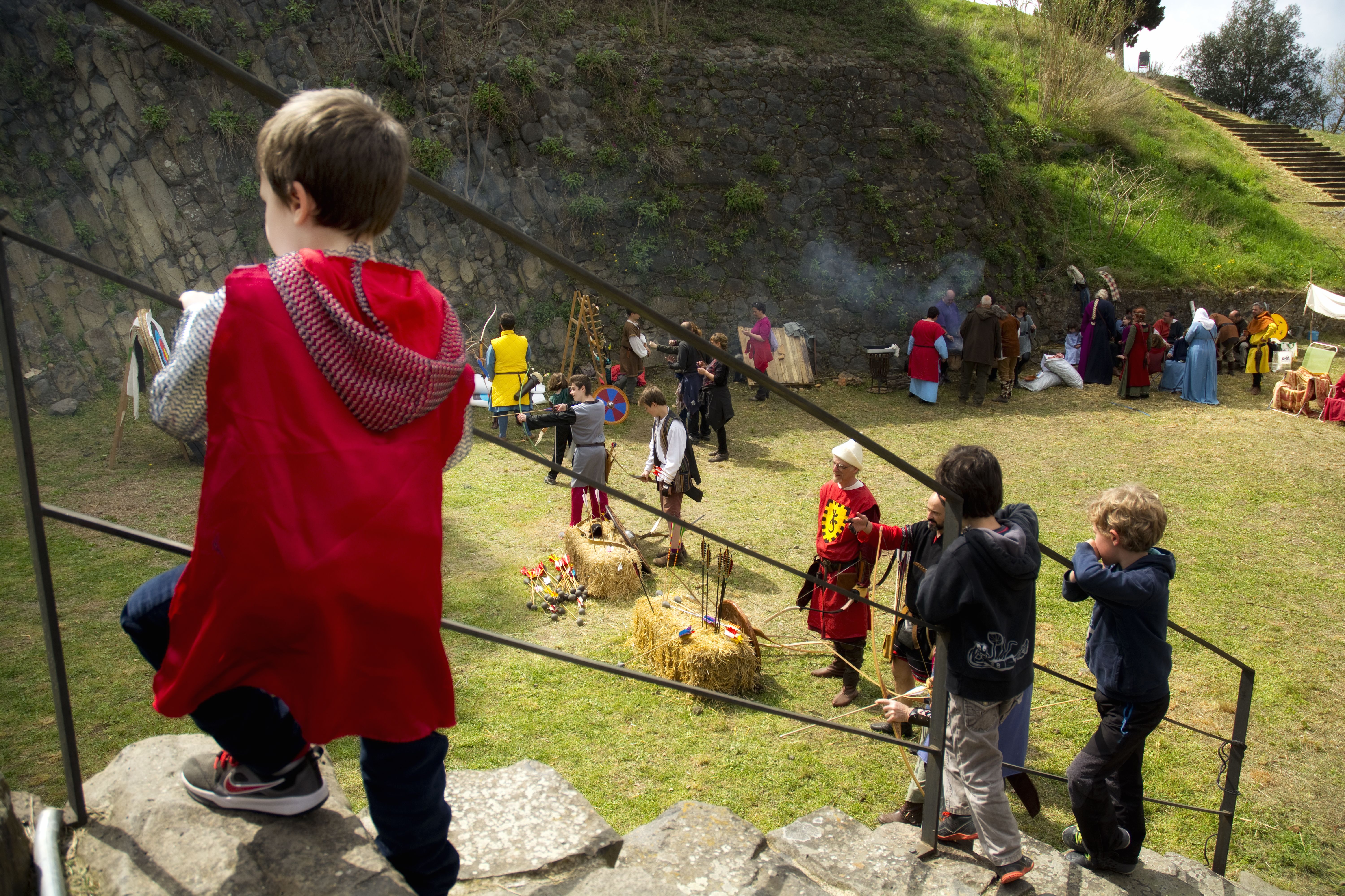 Fiestas en Comarcas de Gerona, un viaje por la tradición y el colorido