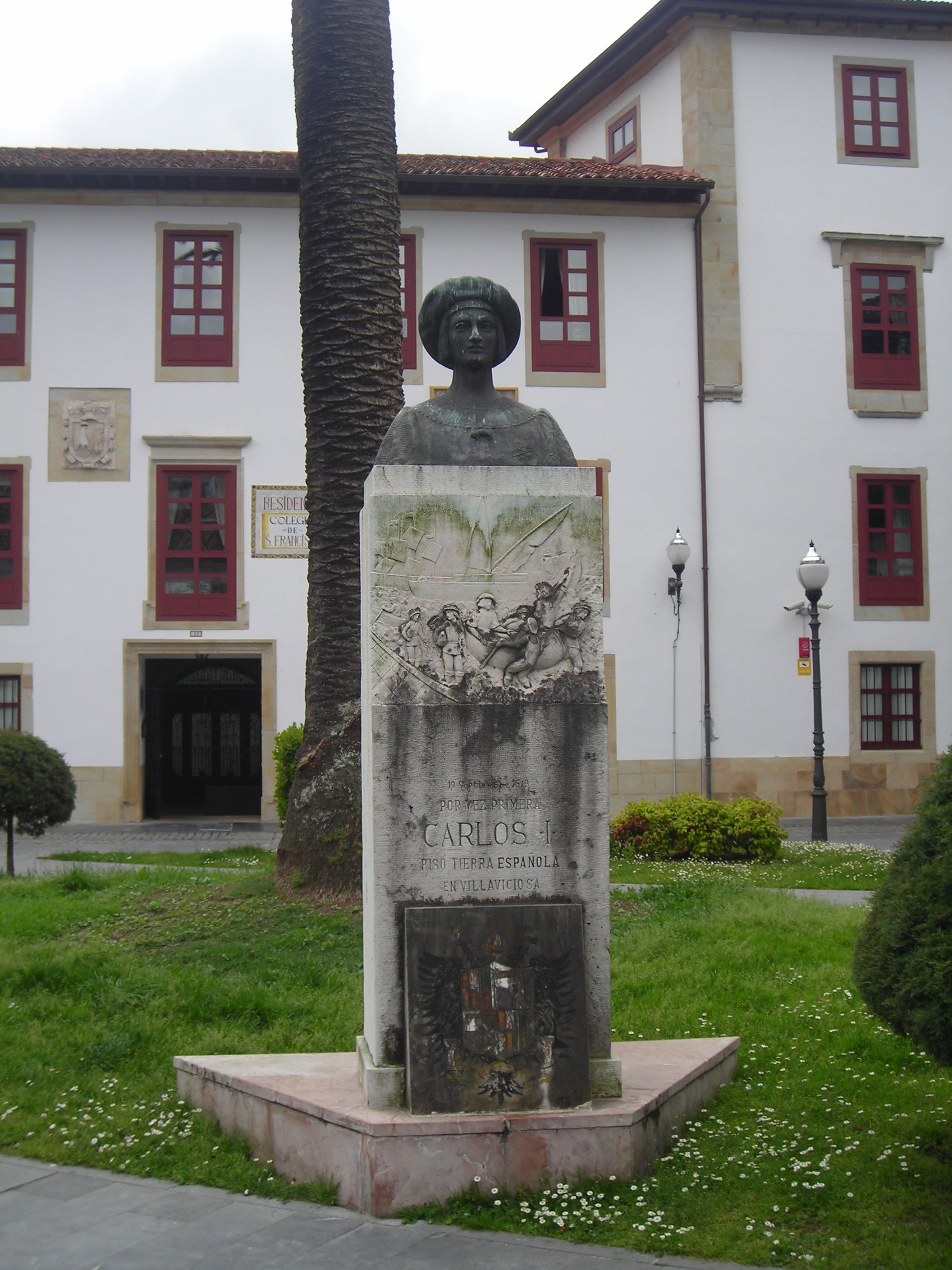 Estatua de Carlos I, por Comarca de la Sidra