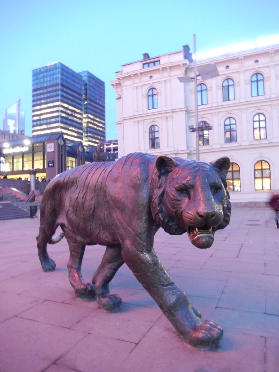 La plaza Jernbanetorget y su tigre, por ANADEL