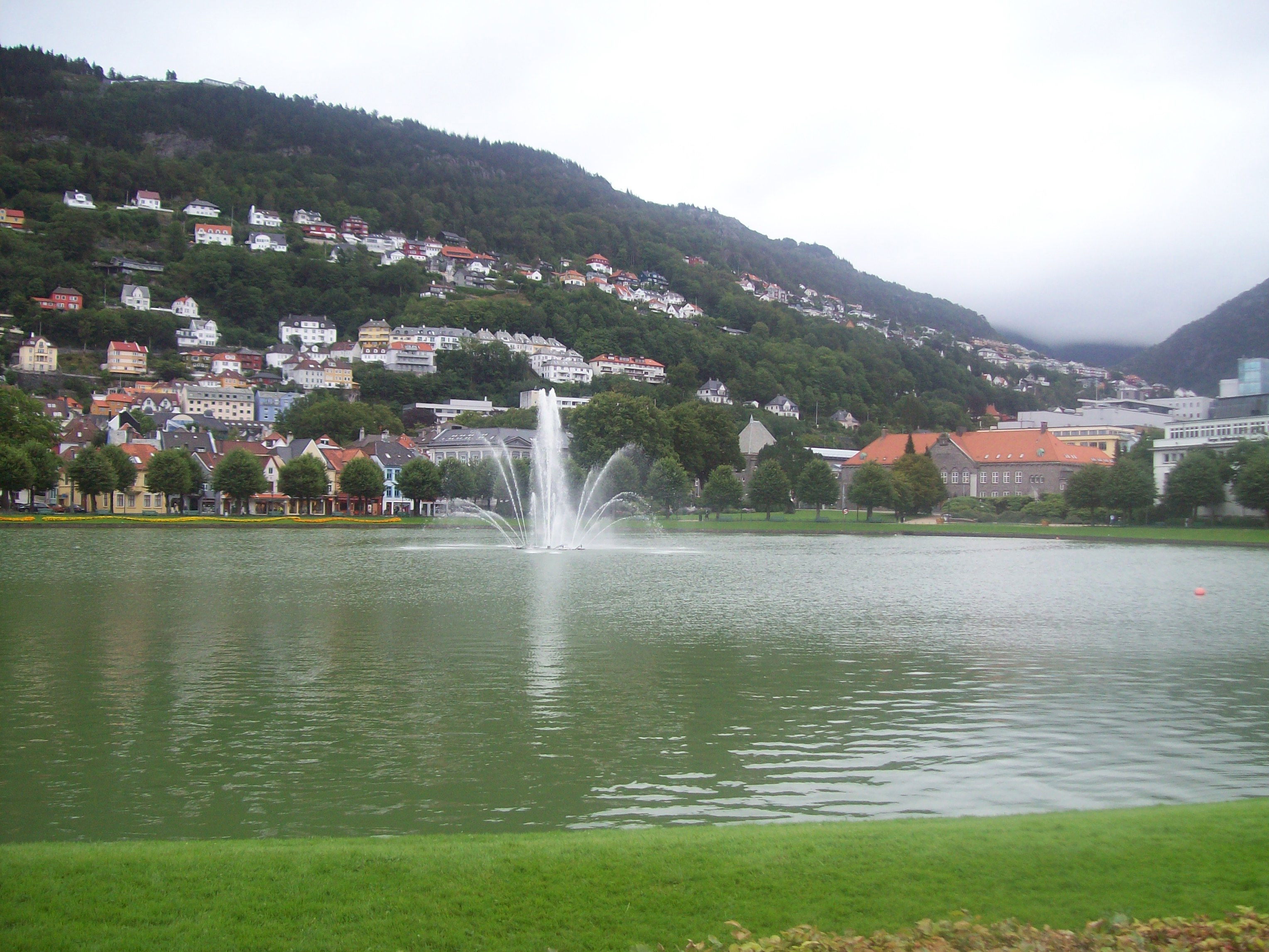 Lagos en Bergen: un recorrido por espejos de naturaleza y serenidad