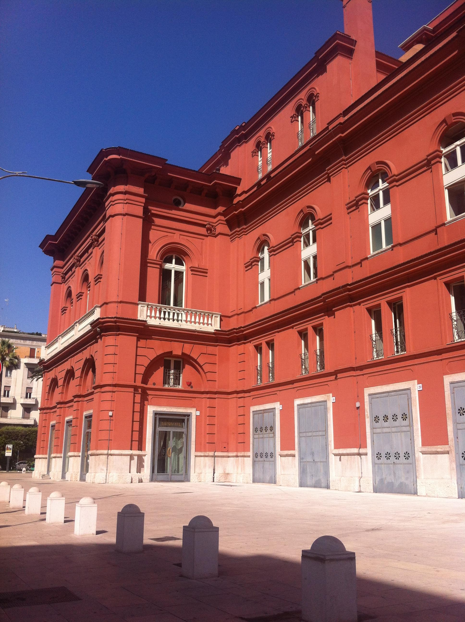 Teatro Petruzzelli, por Amelia Tomasicchio