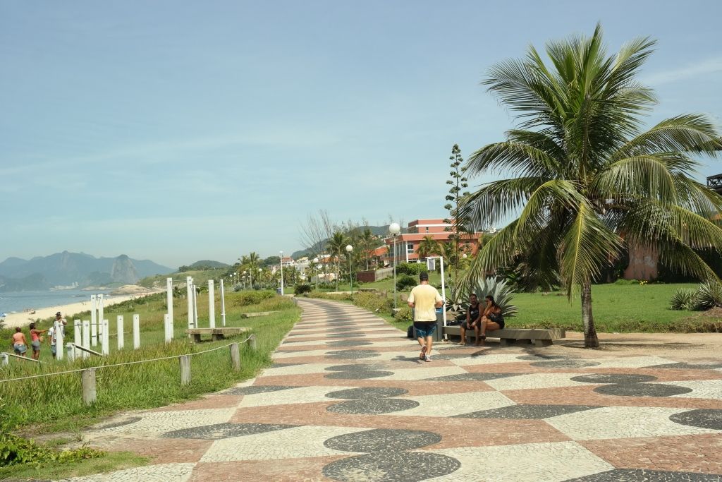 Calçadão de Camboinhas, por Leo Araújo