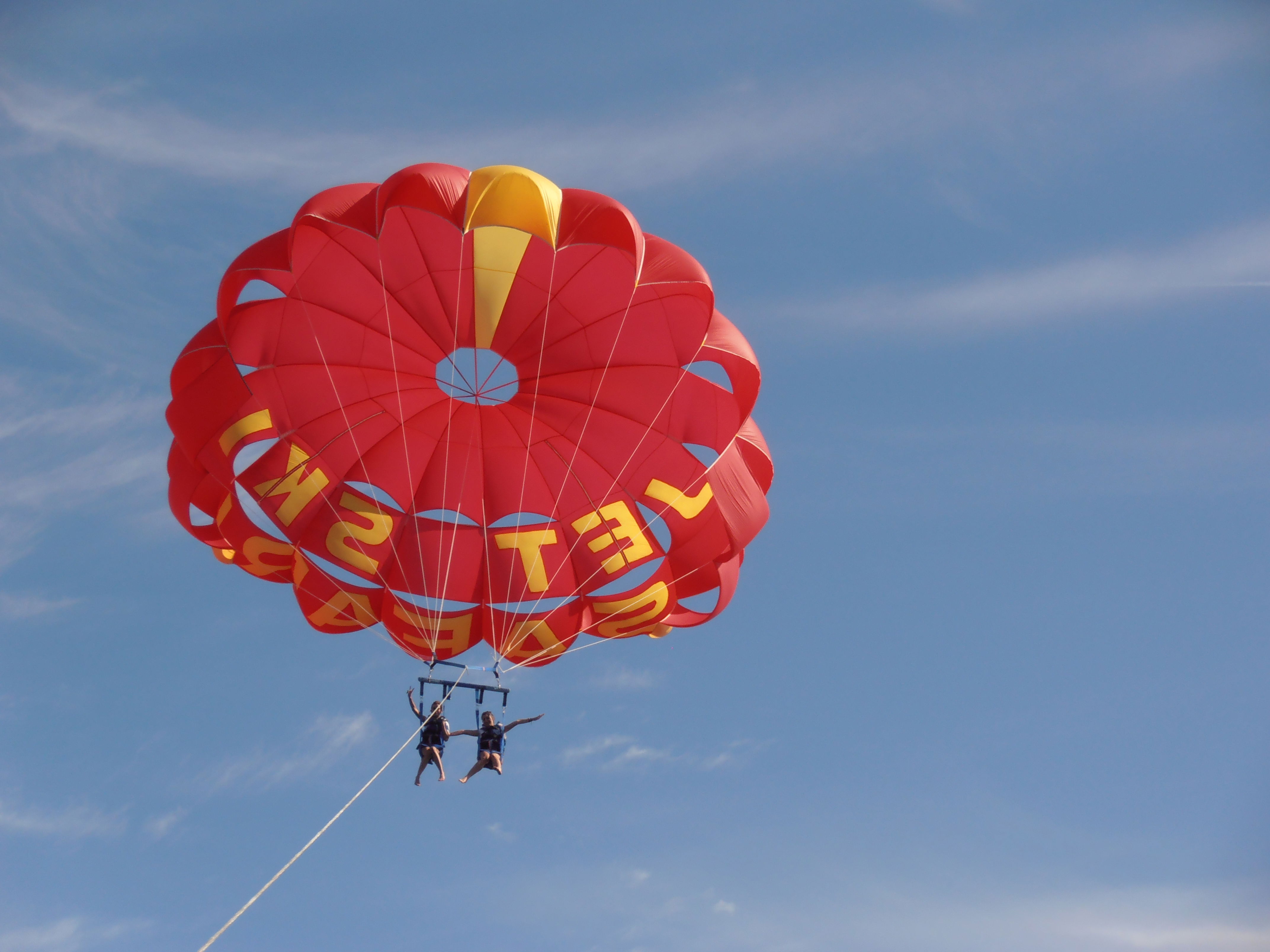 Parasailing, por Paula Castillo