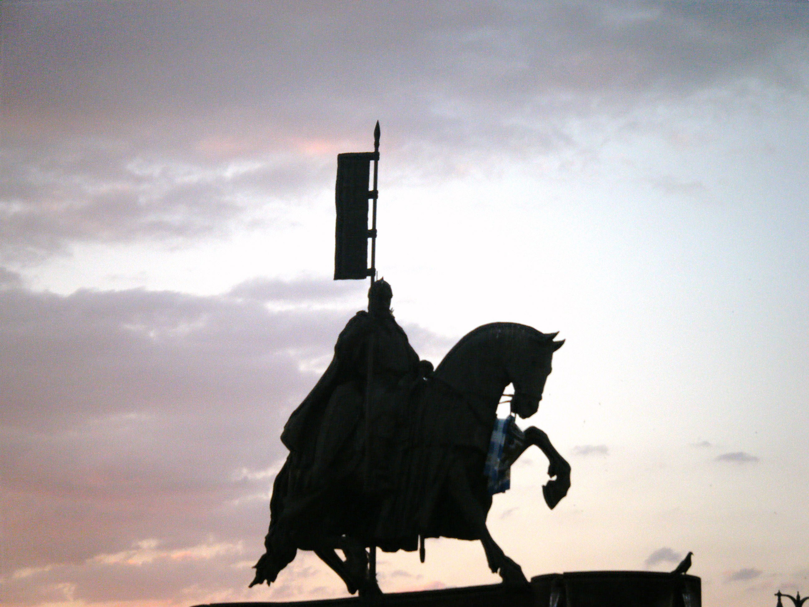 Estatuas en Ponferrada un recorrido por el arte y la historia local