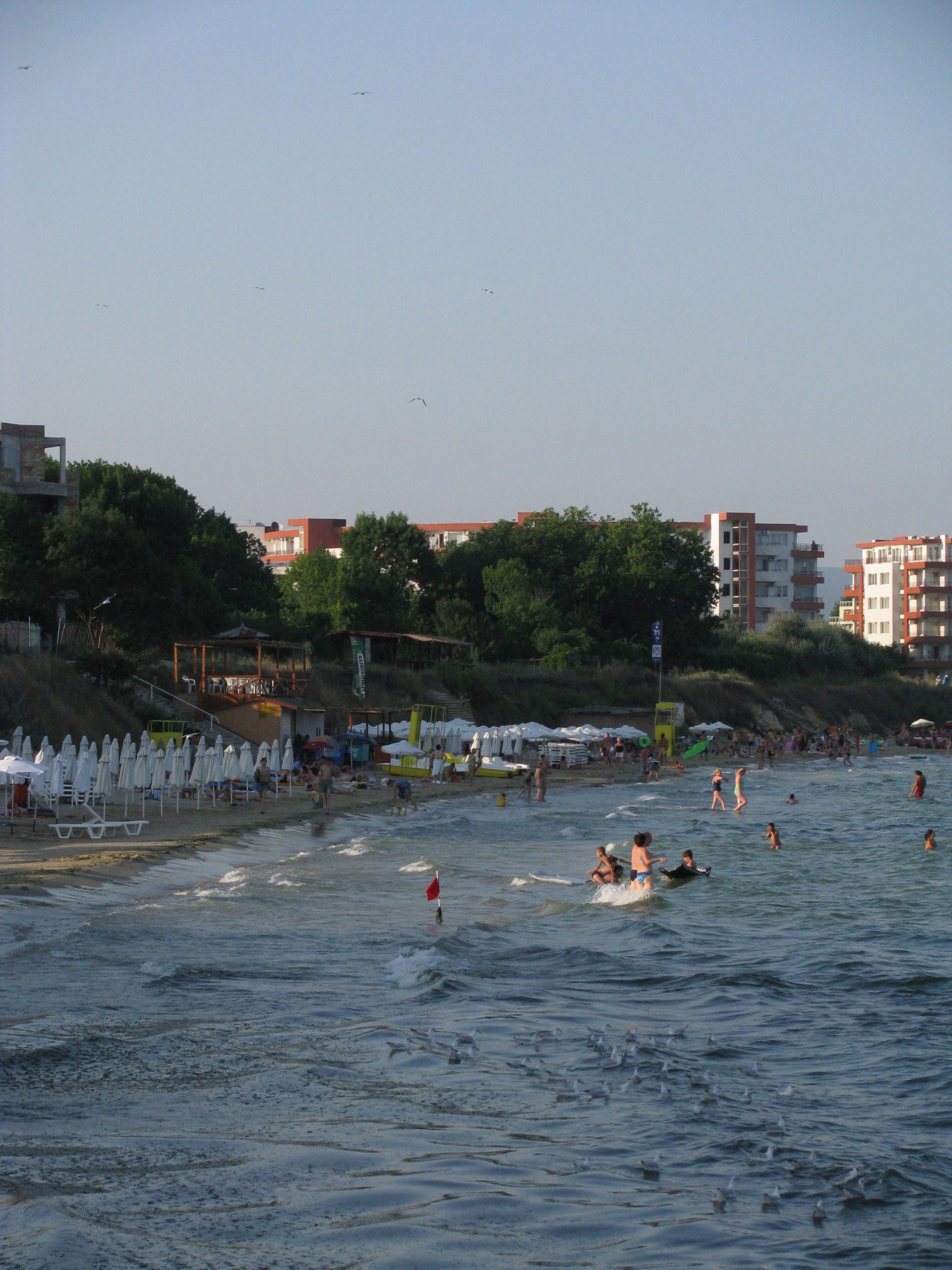 Central Beach, por Lonifasiko