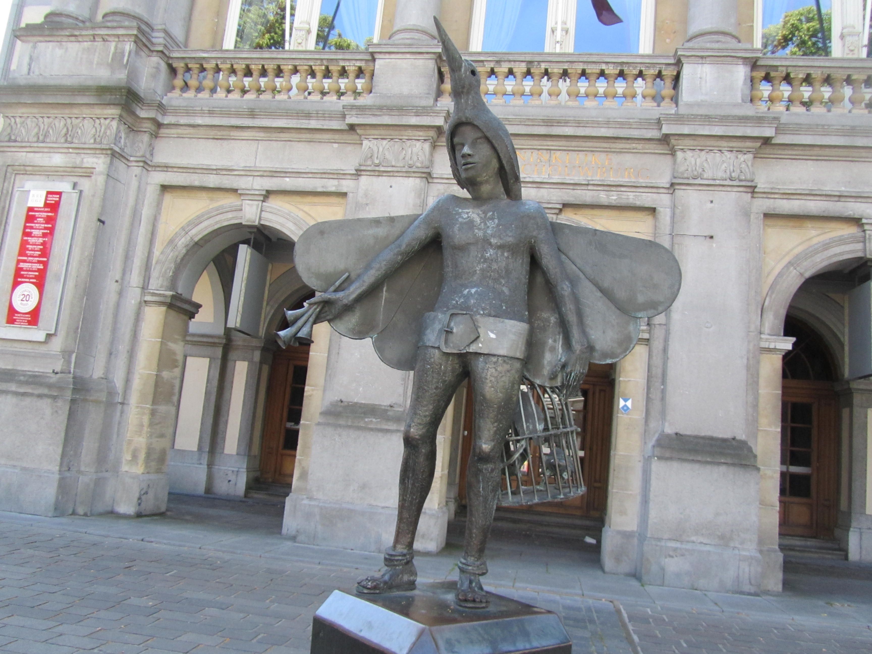 Escultura del Hombre Pájaro  o “Papageno”, por Marta Pilar