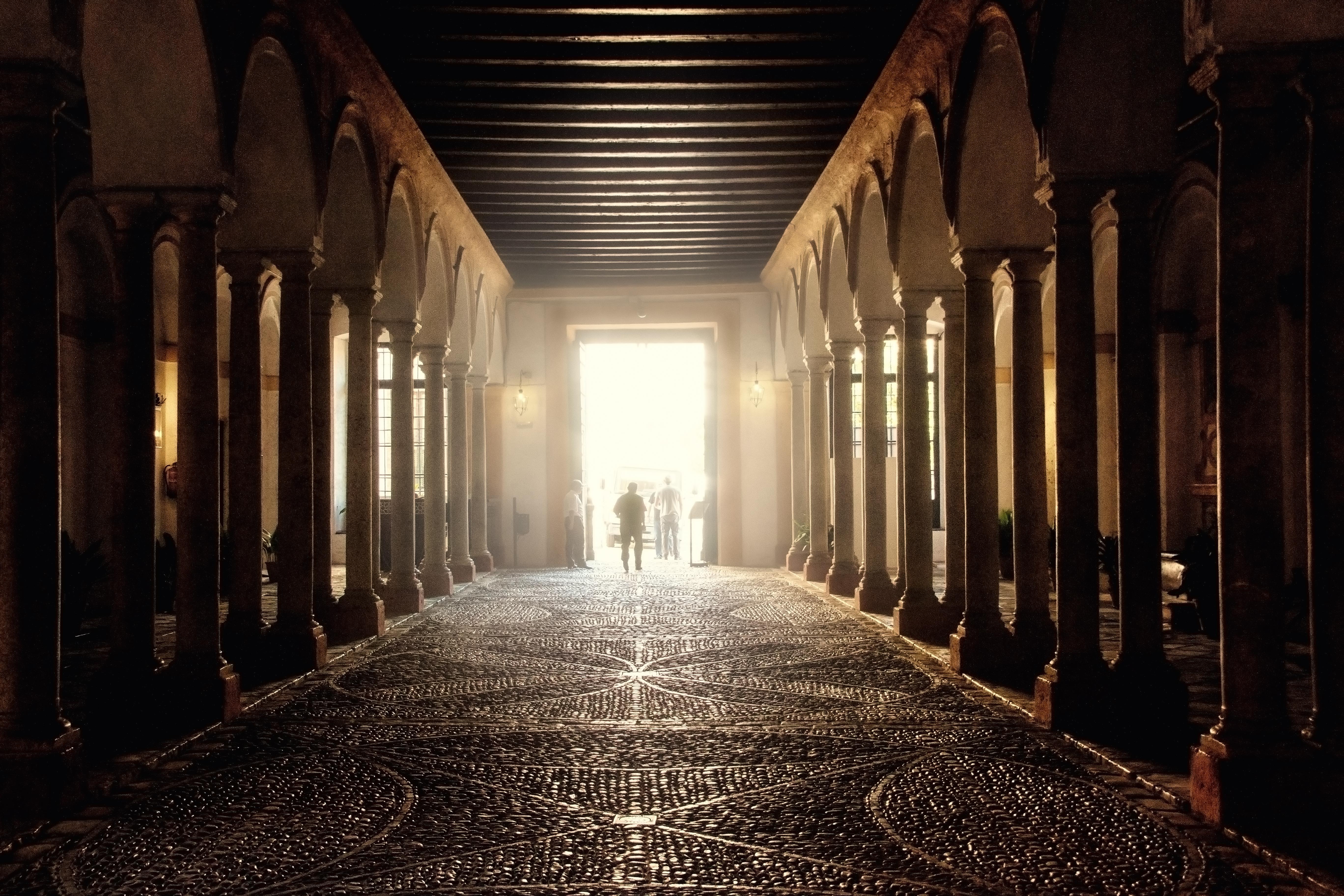 Descubre los monumentos históricos de Sevilla que cautivan al viajero