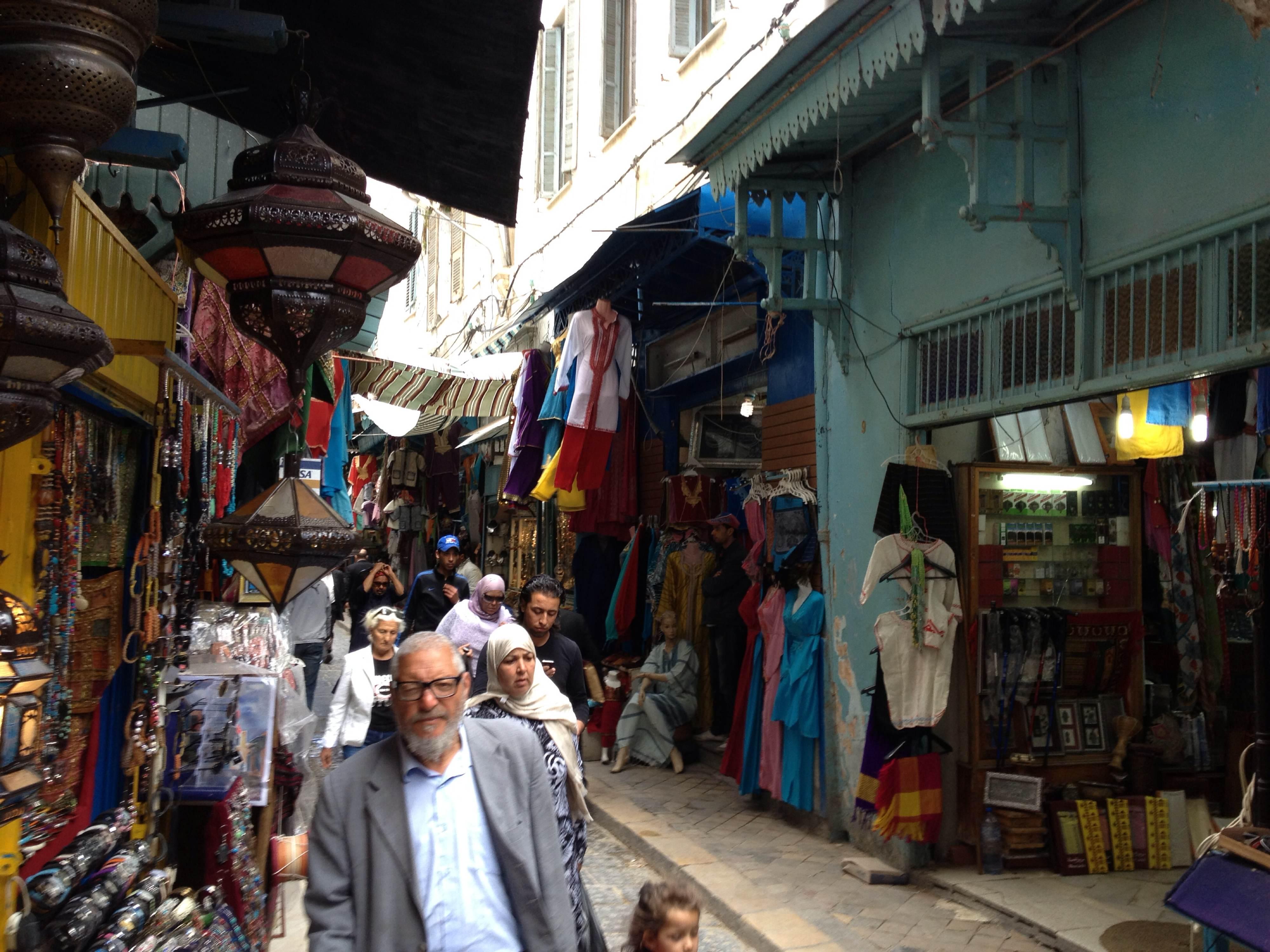 Calle Zamaa ez Zitouna, por Juan C. Castresana