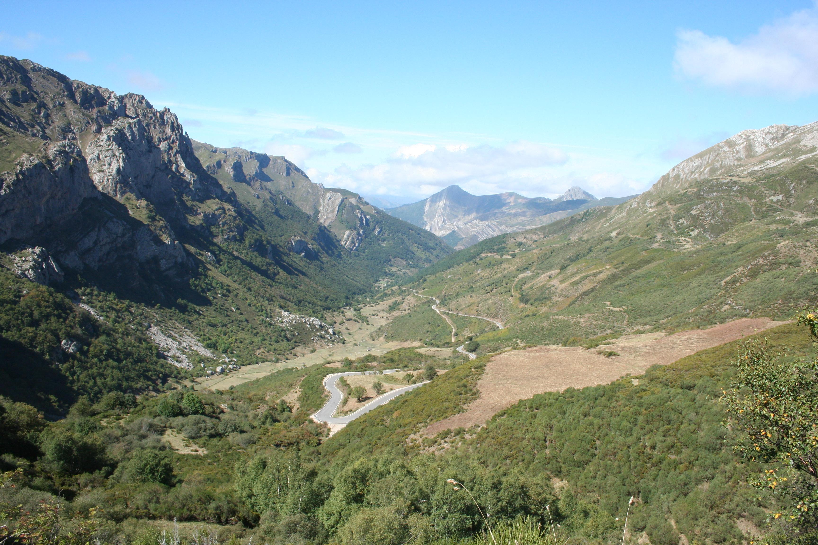 Sendero a los Lagos de Saliencia, por Laura Viguera