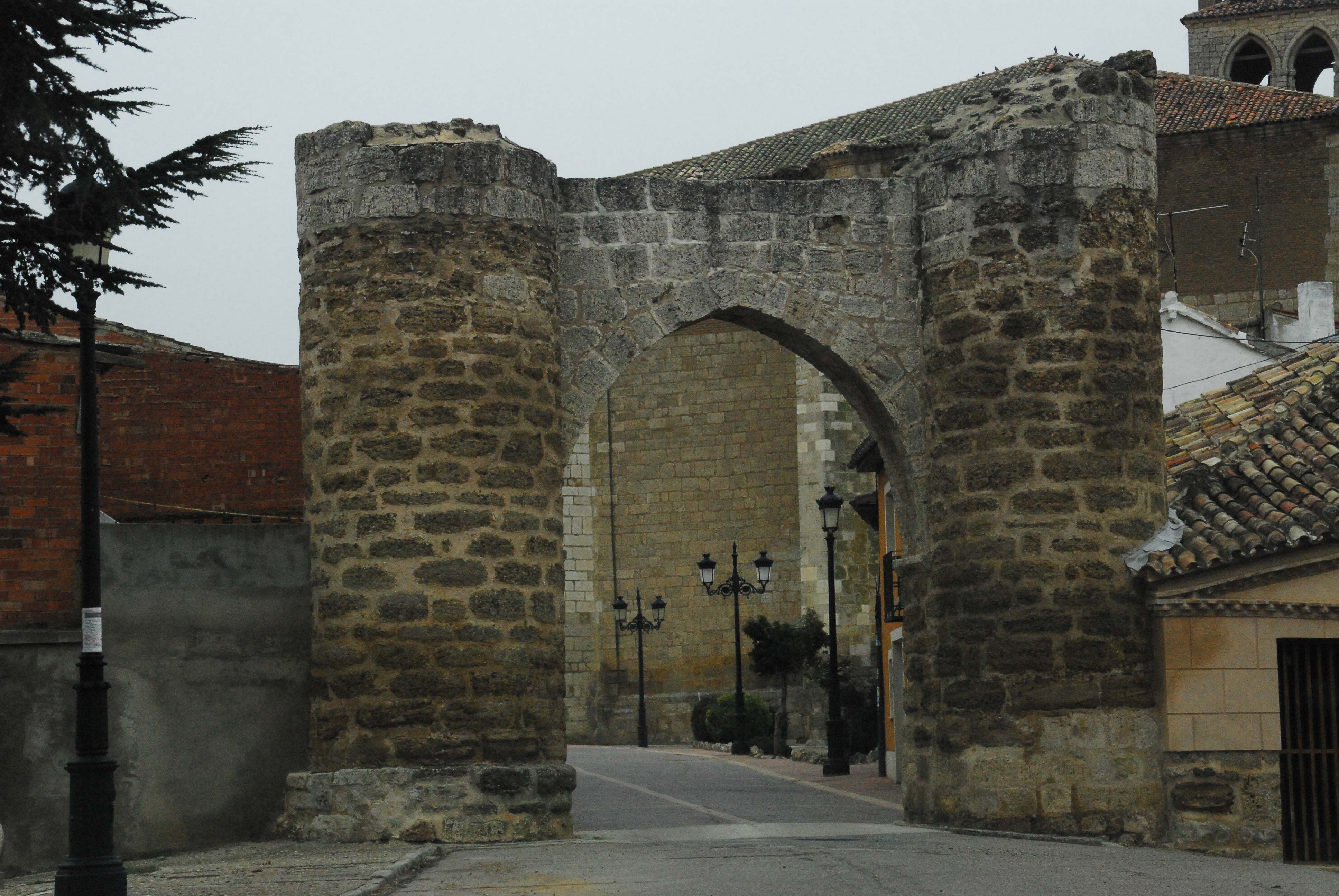 Arco de la entrada, por Trotamundos