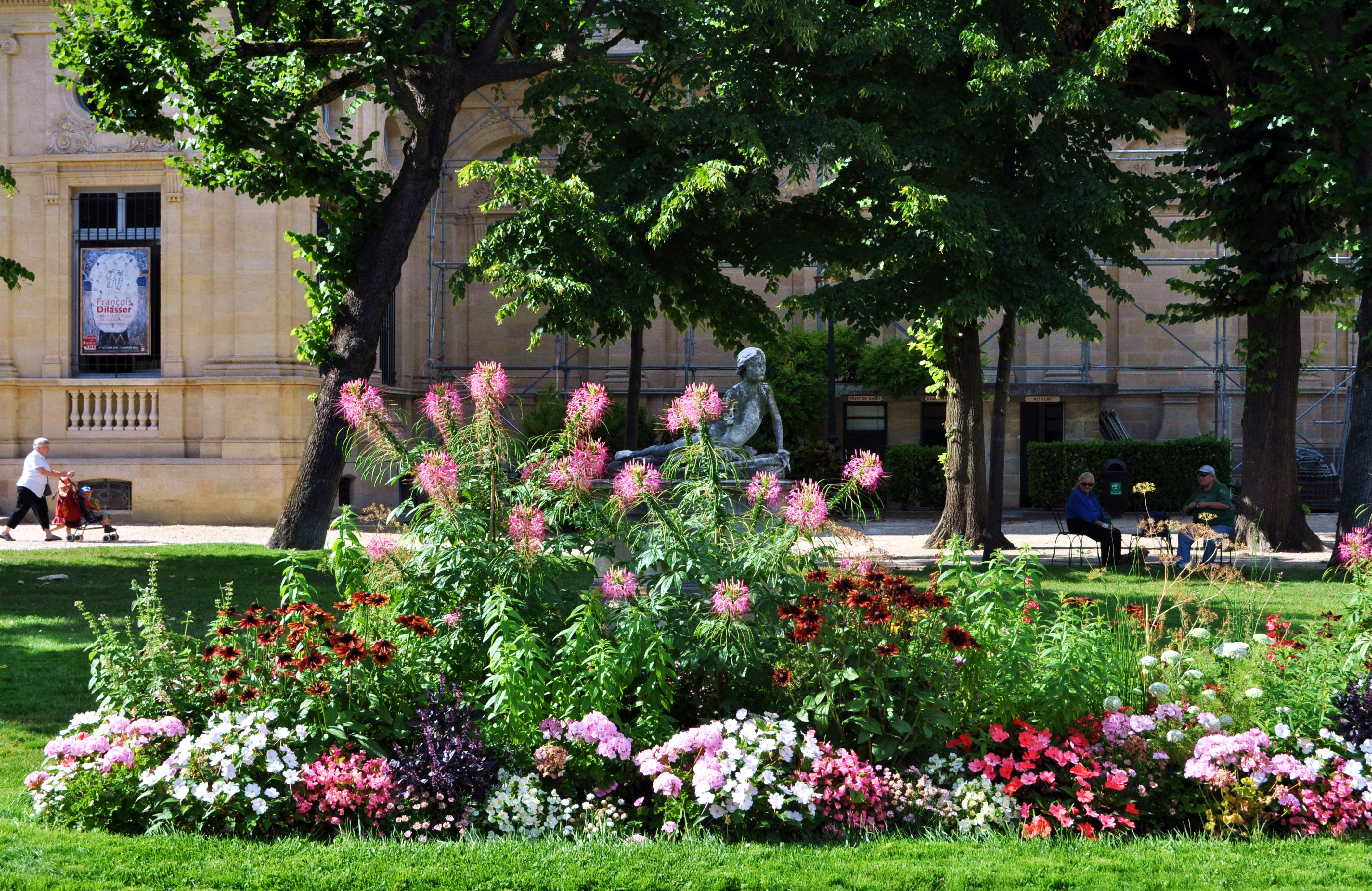 Jardín del ayuntamiento, por PETERSEN christel