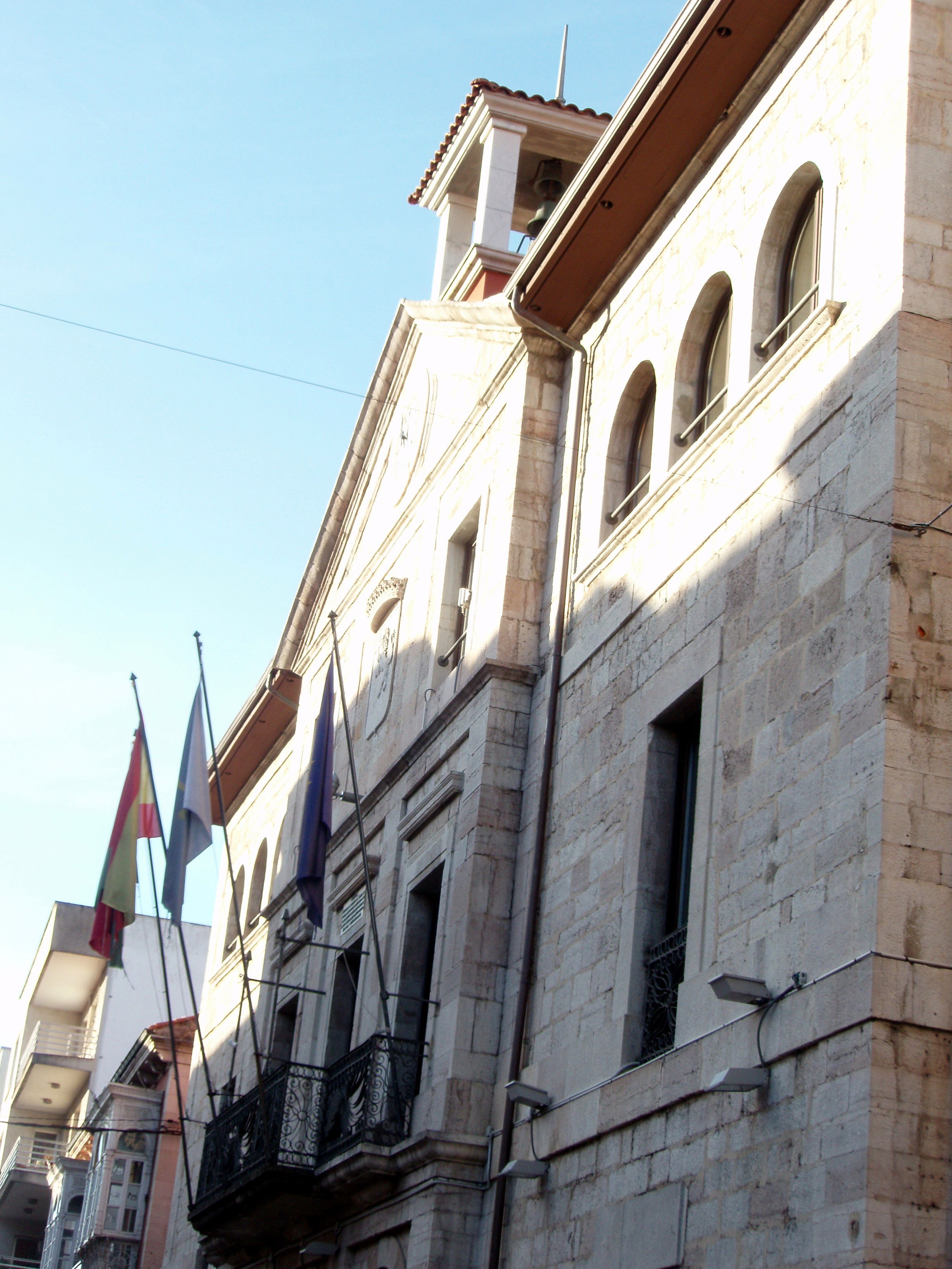 Casino y Ayuntamiento de Llanes, por Olga