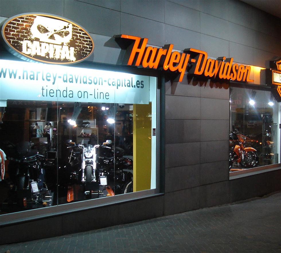 Repulsión Cantidad de dinero cocina Tienda Harley Davidson en Madrid: 2 opiniones y 3 fotos