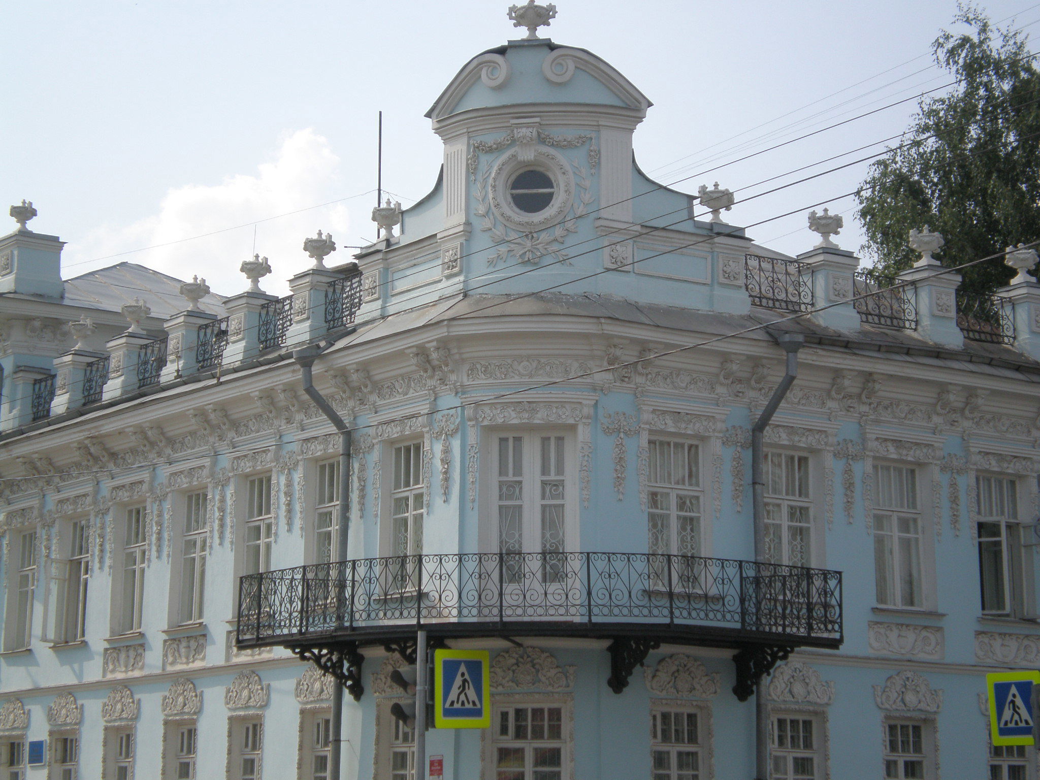 Descubre los Monumentos Históricos de Jaroslavl y su legado cultural