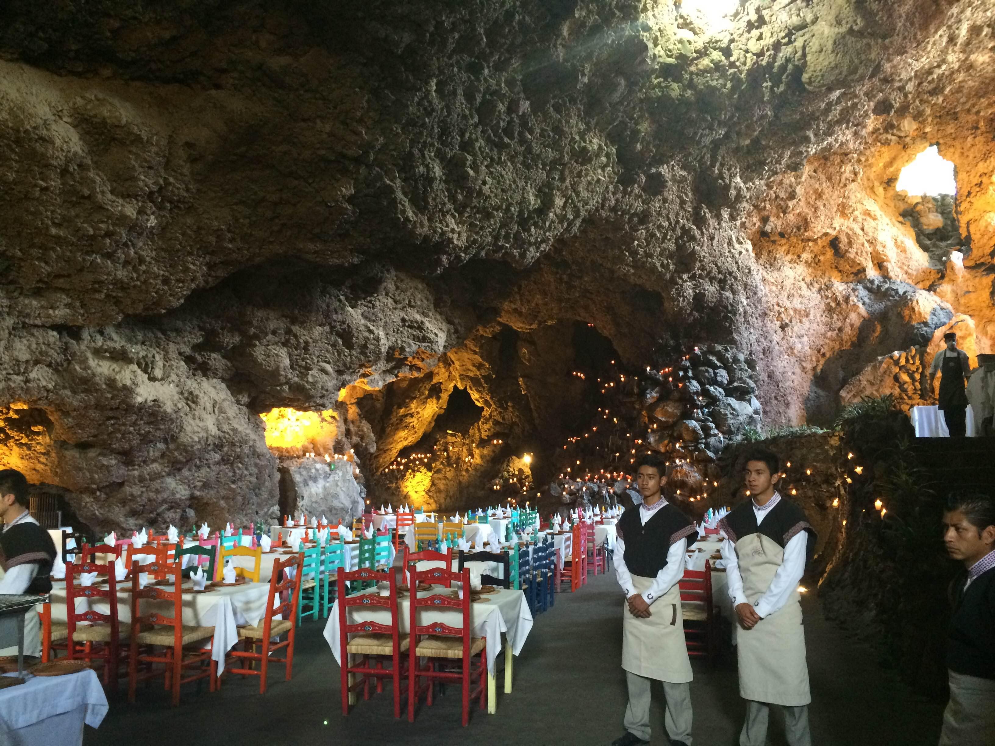 Restaurante La Gruta, por Mariana Castillo Hernández