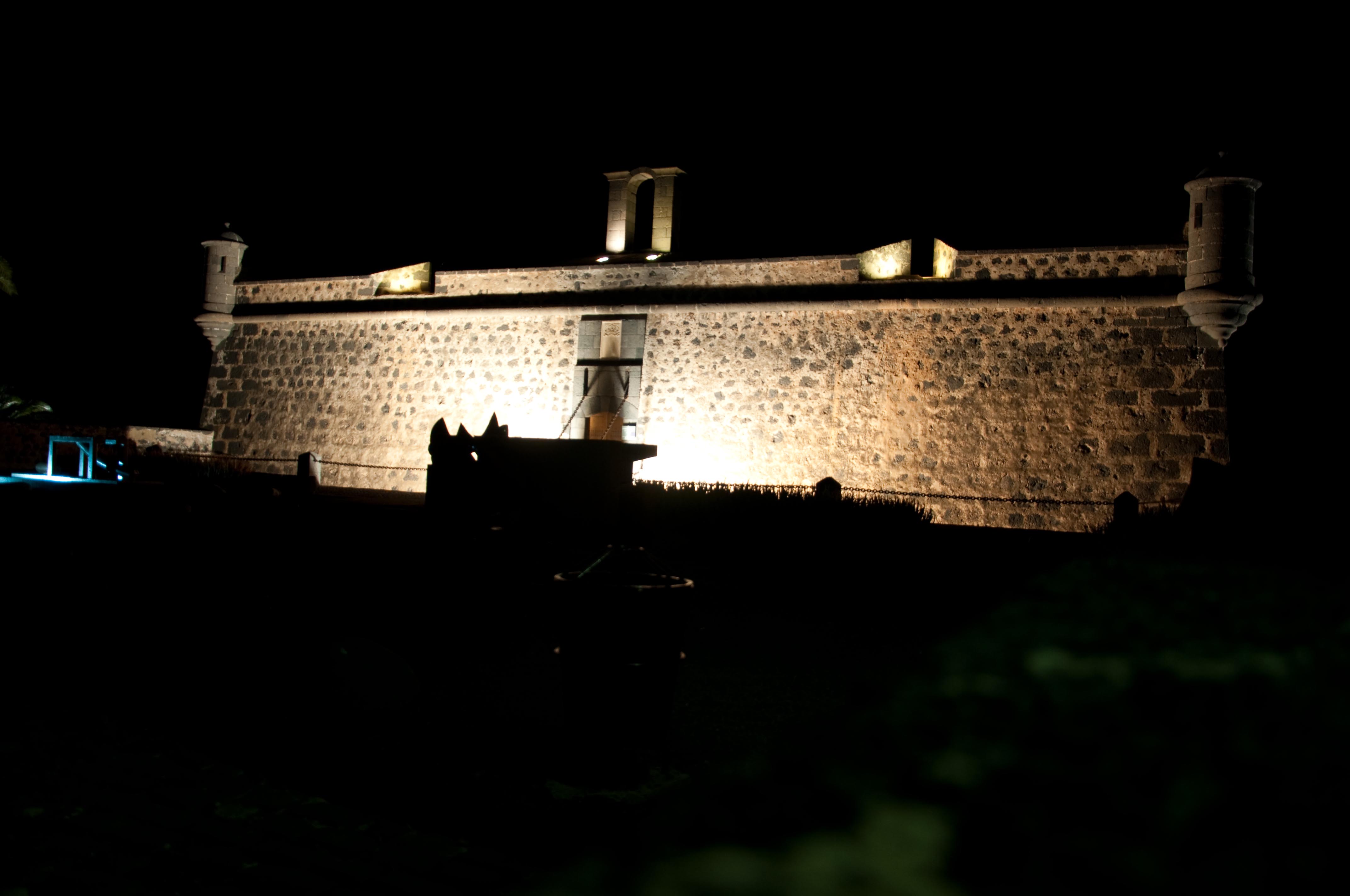 Castillos en Lanzarote: guardianes de la historia y la belleza isleña