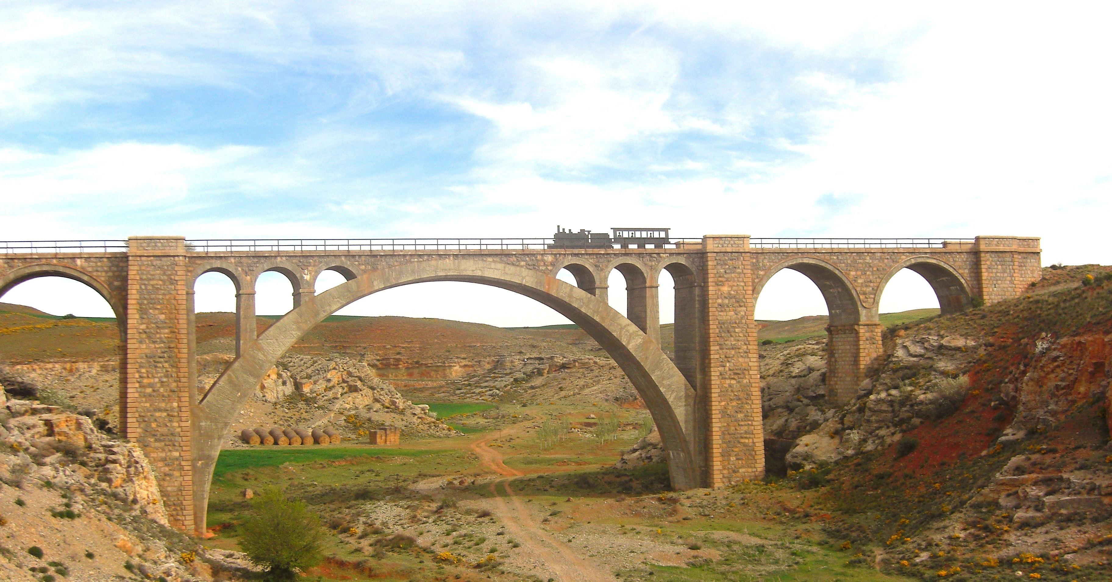 Alfambra y el tren de los sueños., por Antonio Miguel Estévez Estévez