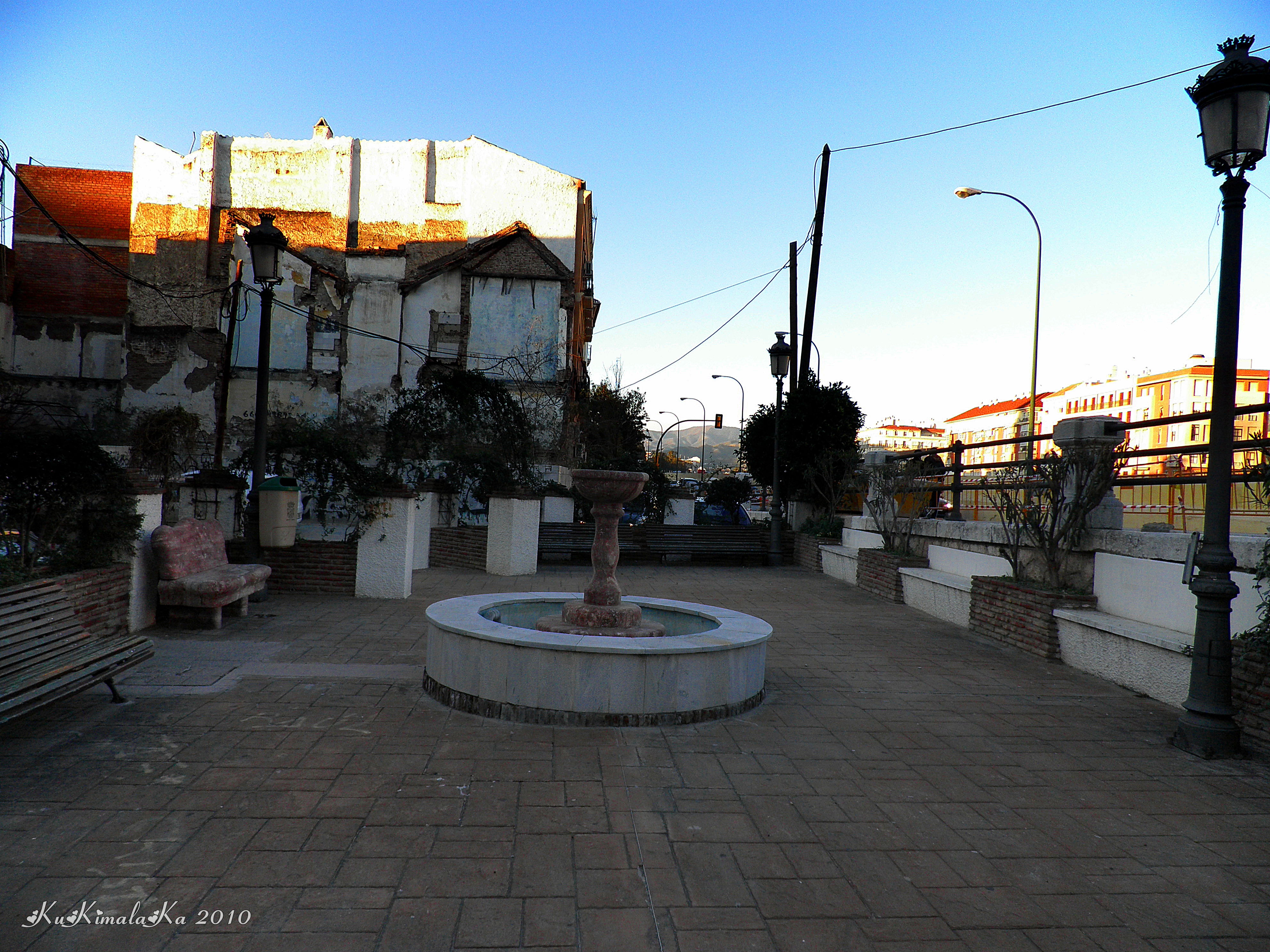 PLAZA DE LA AURORA (Barrio de La Trinidad en Málaga), por María del Carmen Fernández Milanés
