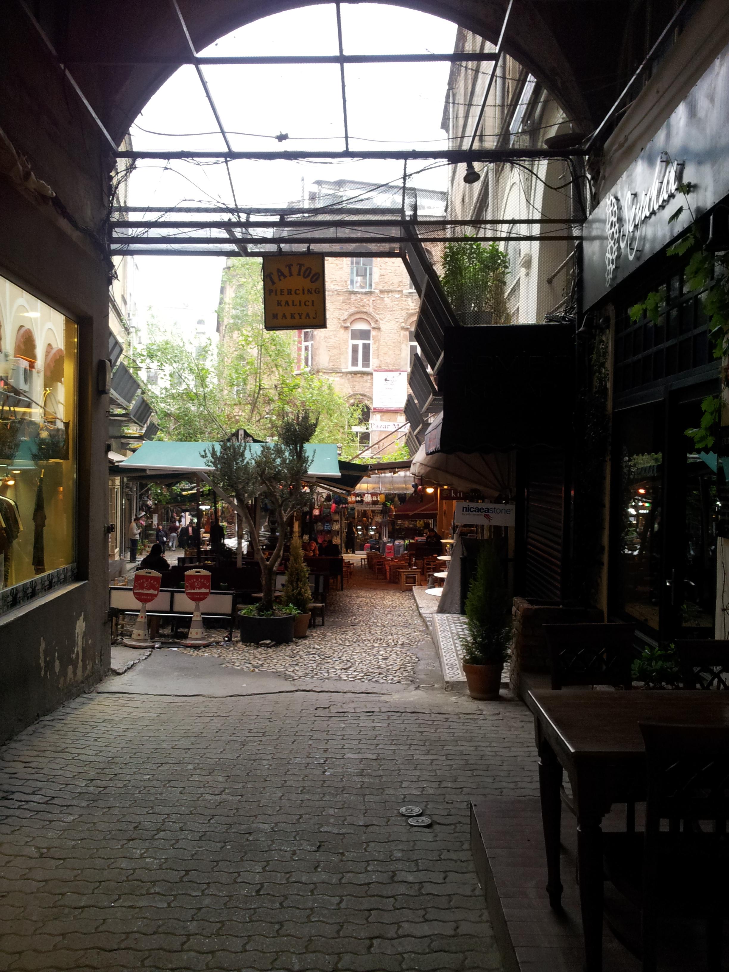 Cerca de Istiklal Caddesi, por Sacha