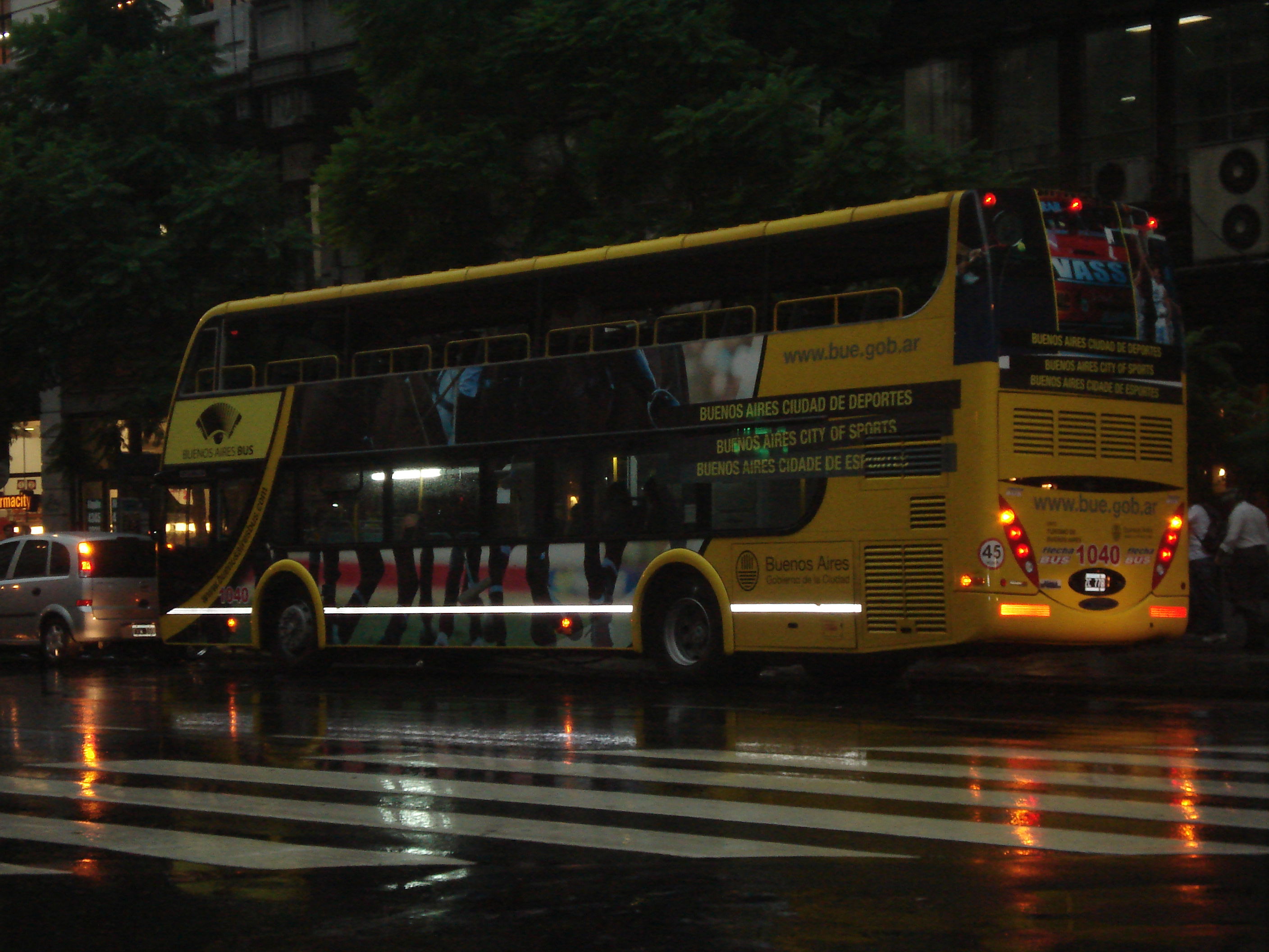 Bus Turistico Buenos Aires, por Angeles Aleman
