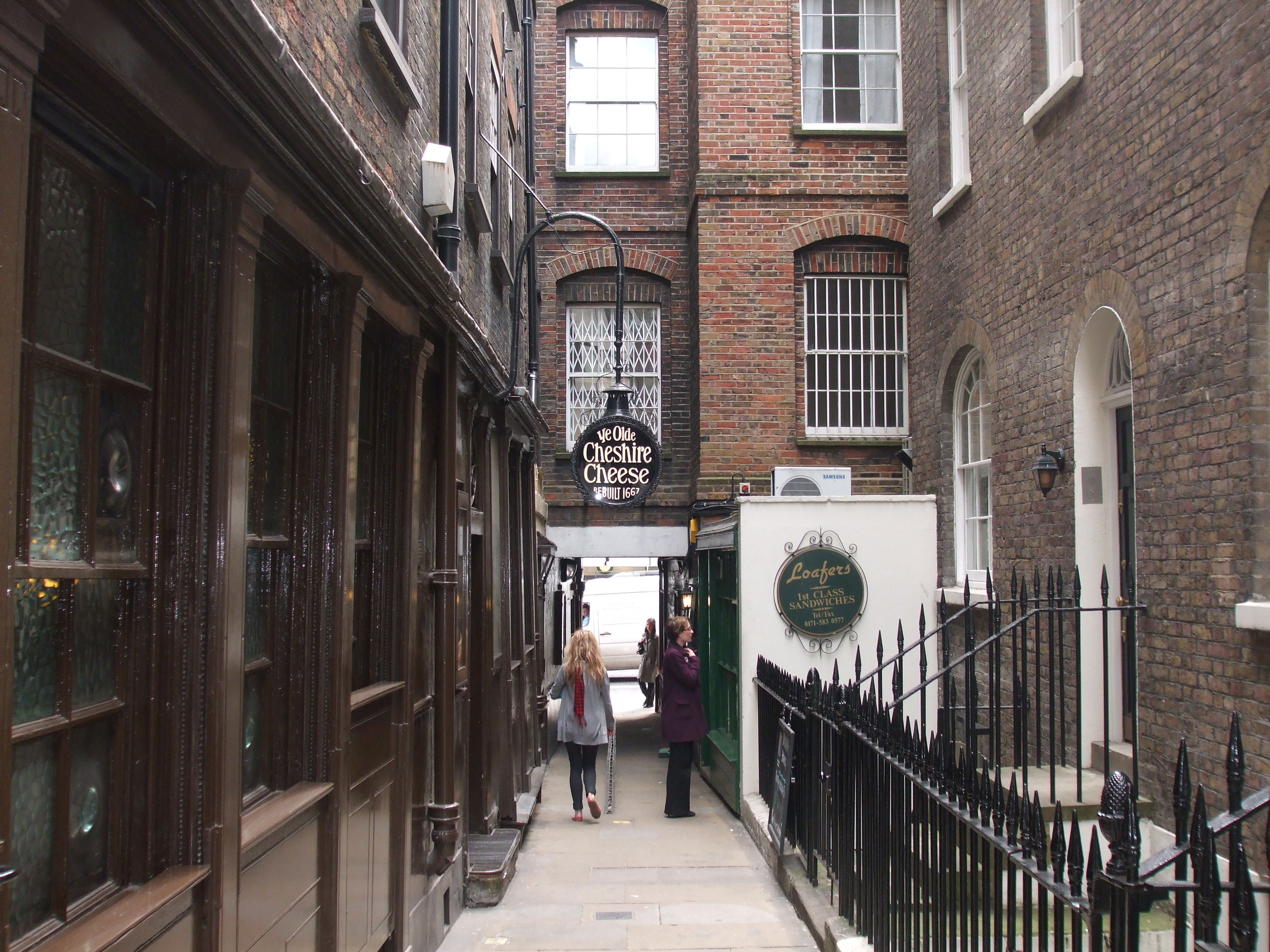 Ye Olde Cheshire Cheese Pub, por su mapamundi
