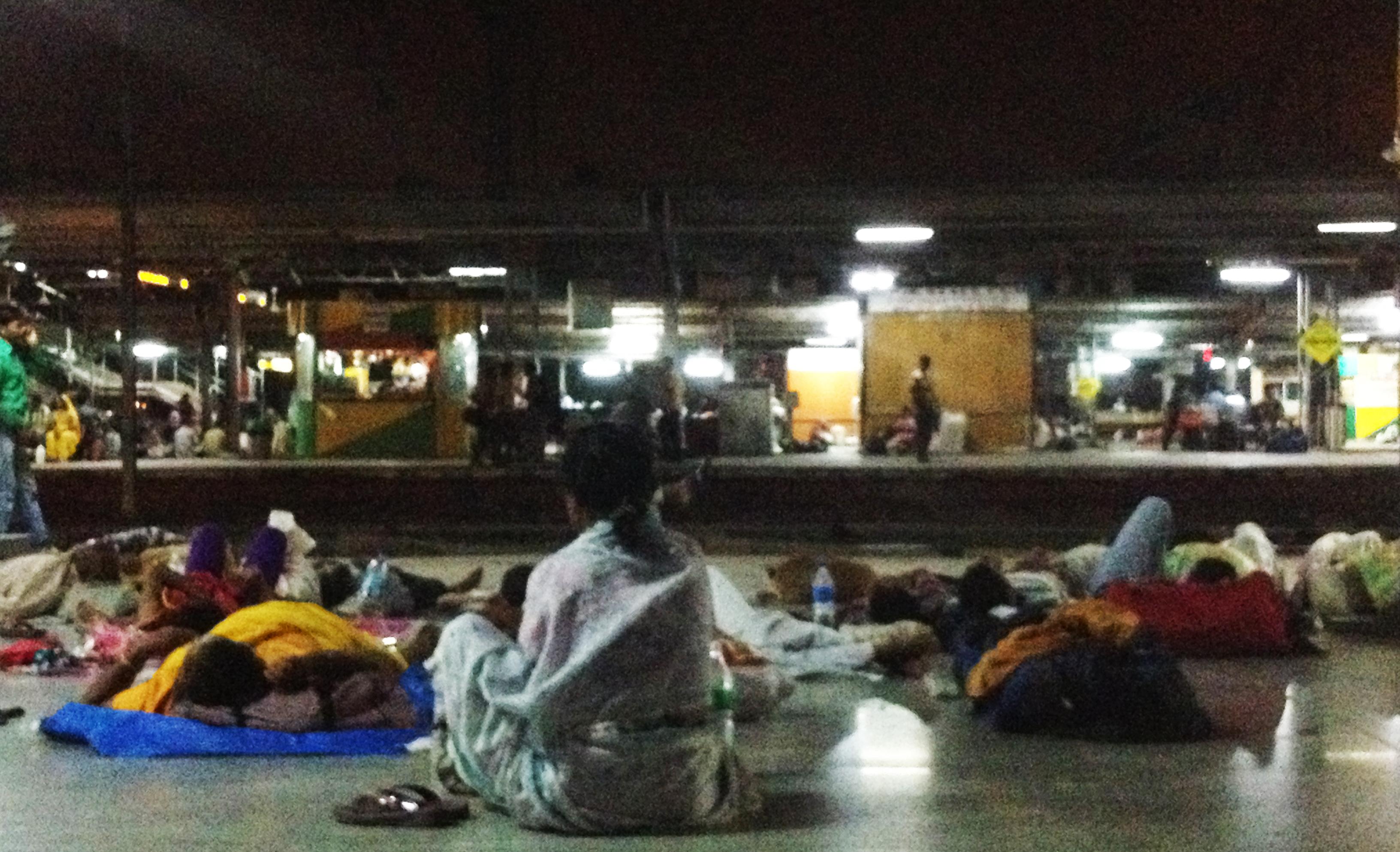 Estación de tren de Nizamuddin, por Cristina E Lozano