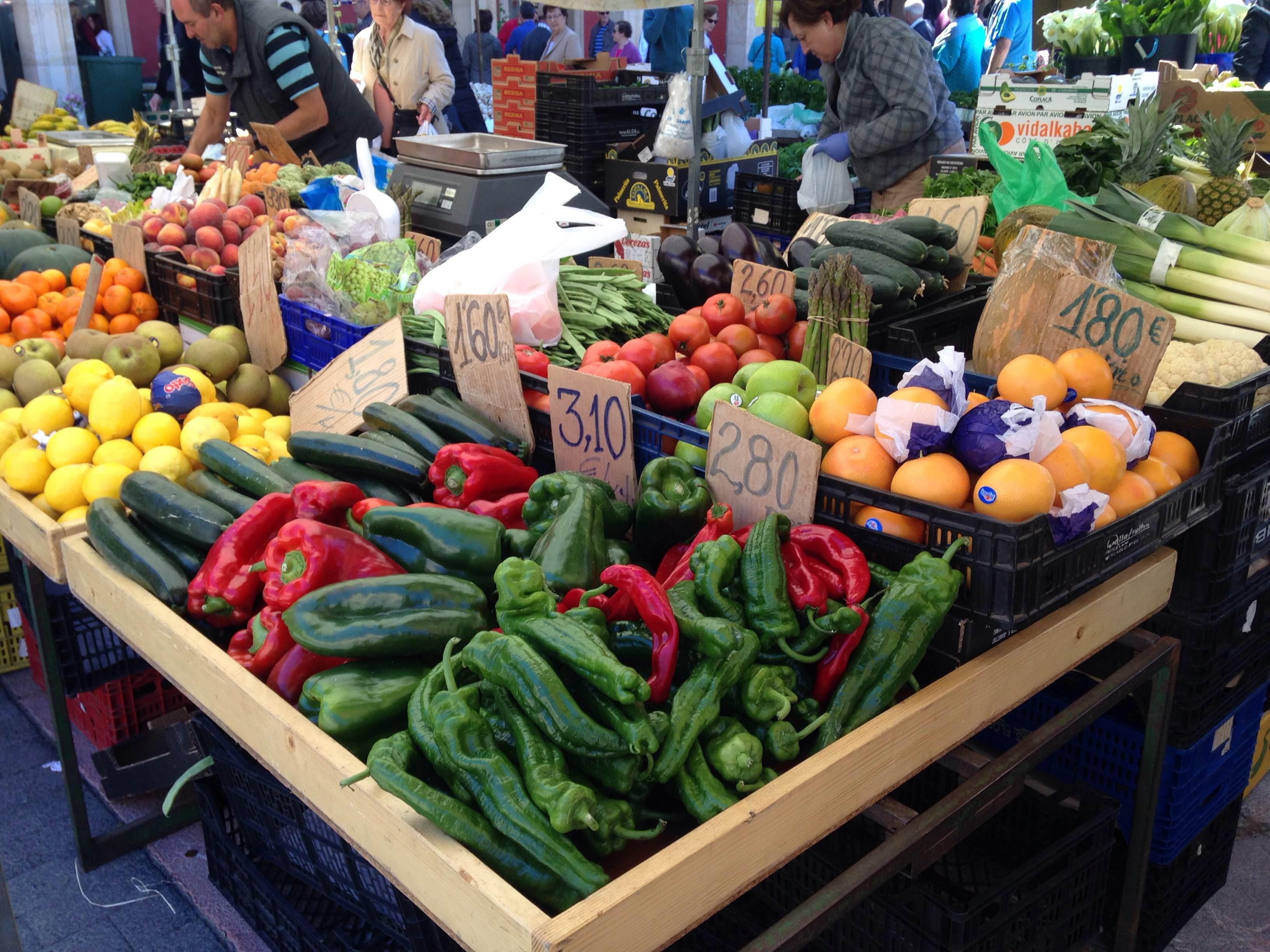 Explora los encantos de los mercados en León y descubre su tradición