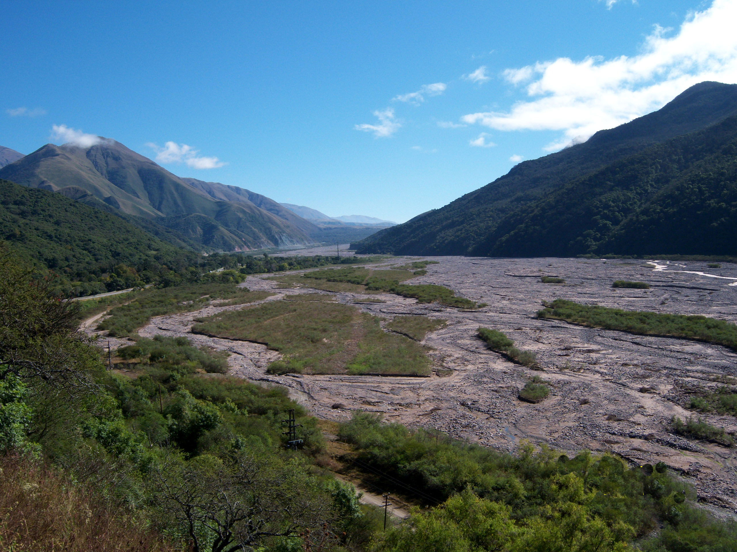 LEÓN PUEBLO RIVER JUJUY ARGENTINA