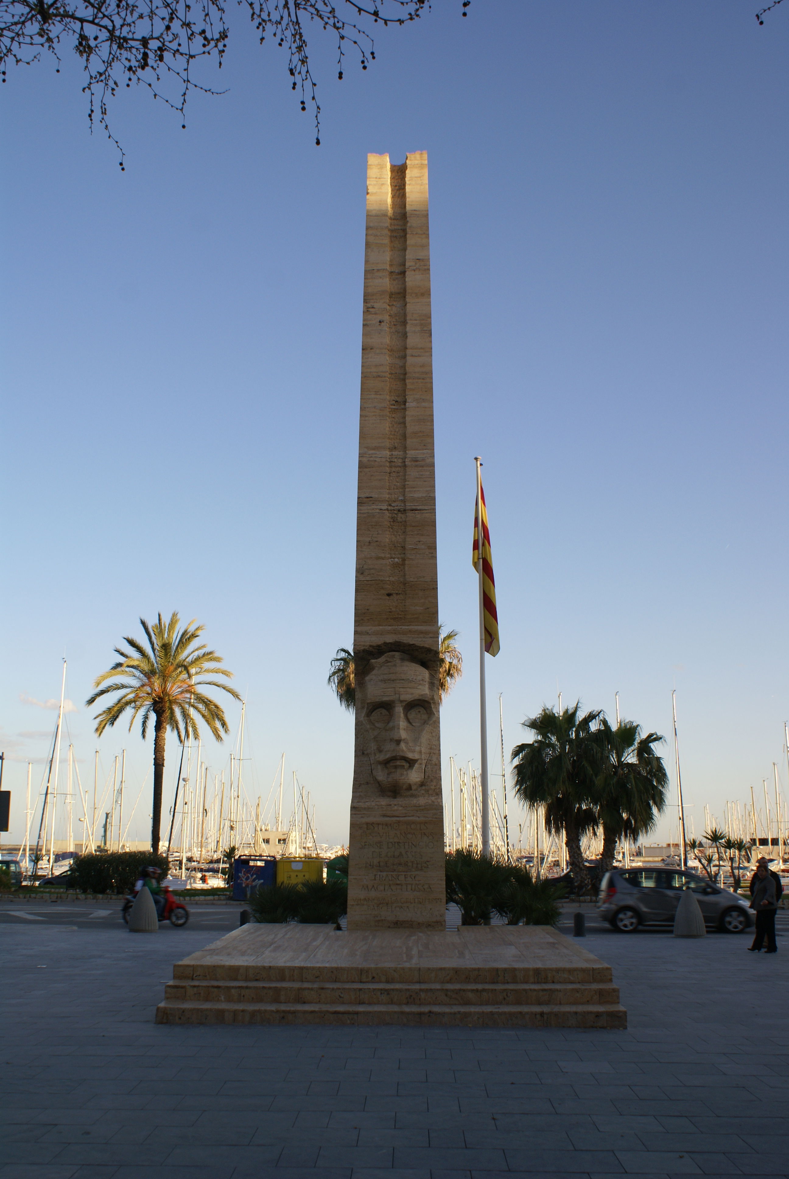 Monumento a Francesc Macià, por Turiscapadas