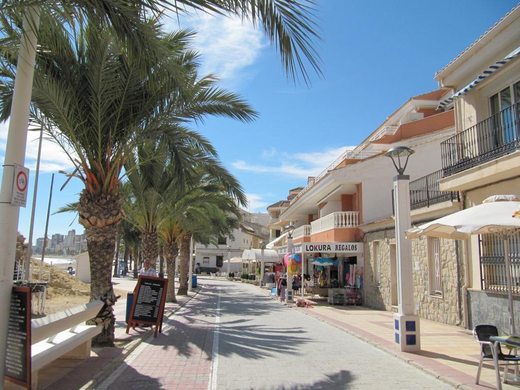 Paseo Marítimo de Carrer La Mar, por Lala