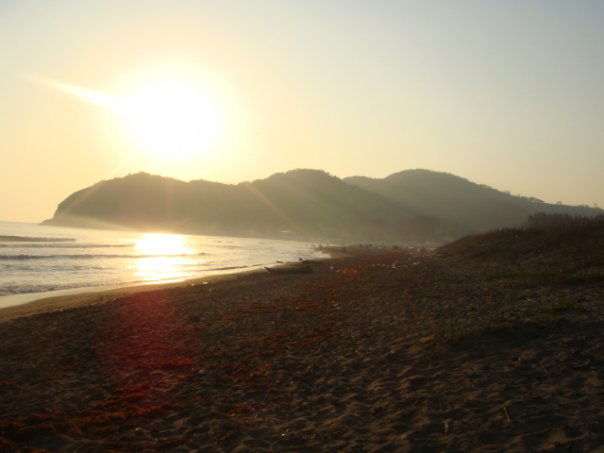 Playa Montepio, por Gabriela R. Gabiño